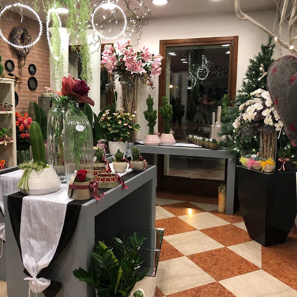 negozio di piante, fiori e accessori per decorare con i fiori