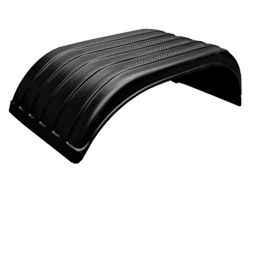 Guardabarros de camión de plástico negro con parte superior acanalada.