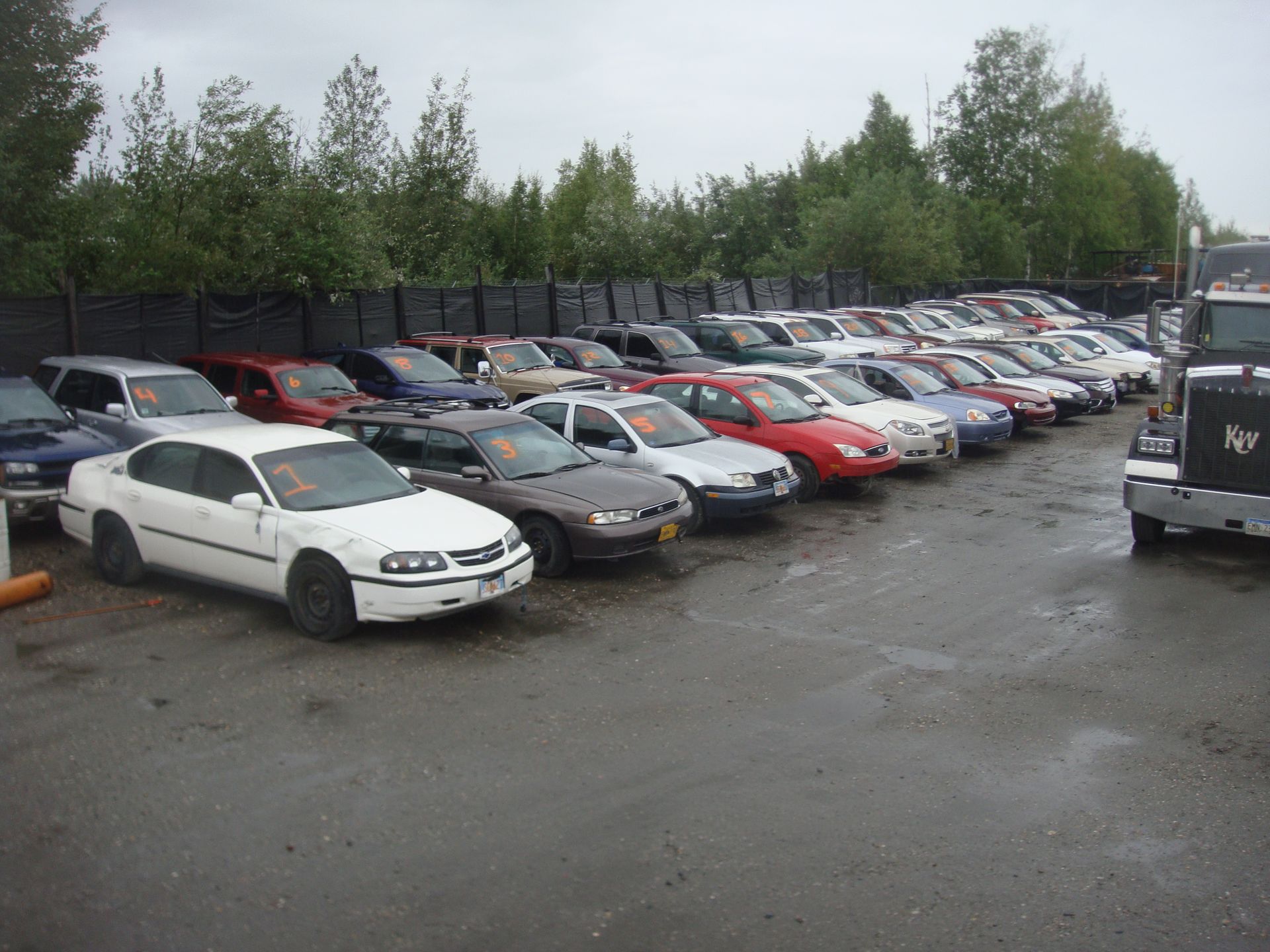 a lot of cars are parked in a parking lot