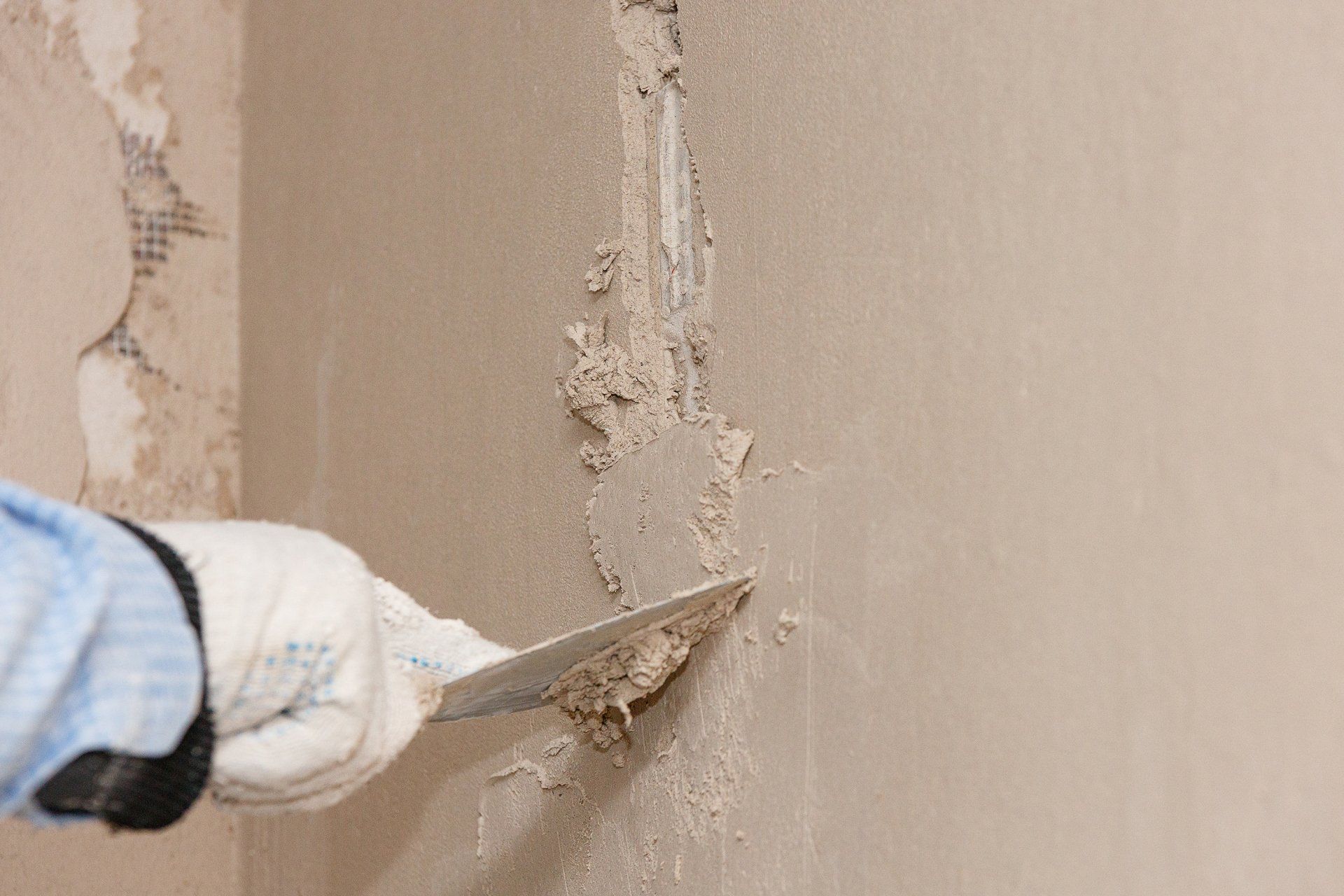 drywall contractor providing stucco repair