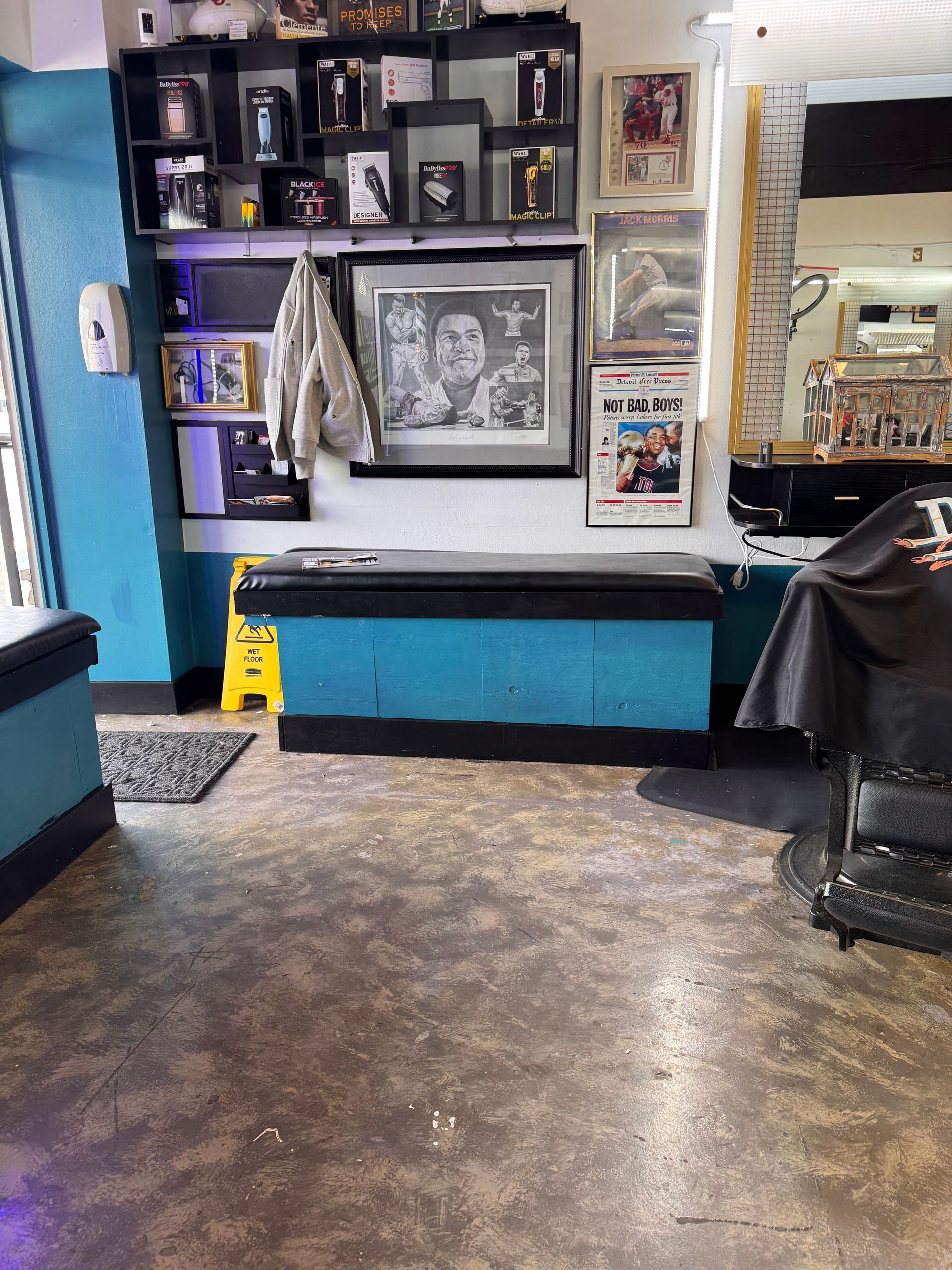A barber shop with a picture of a lion on the wall