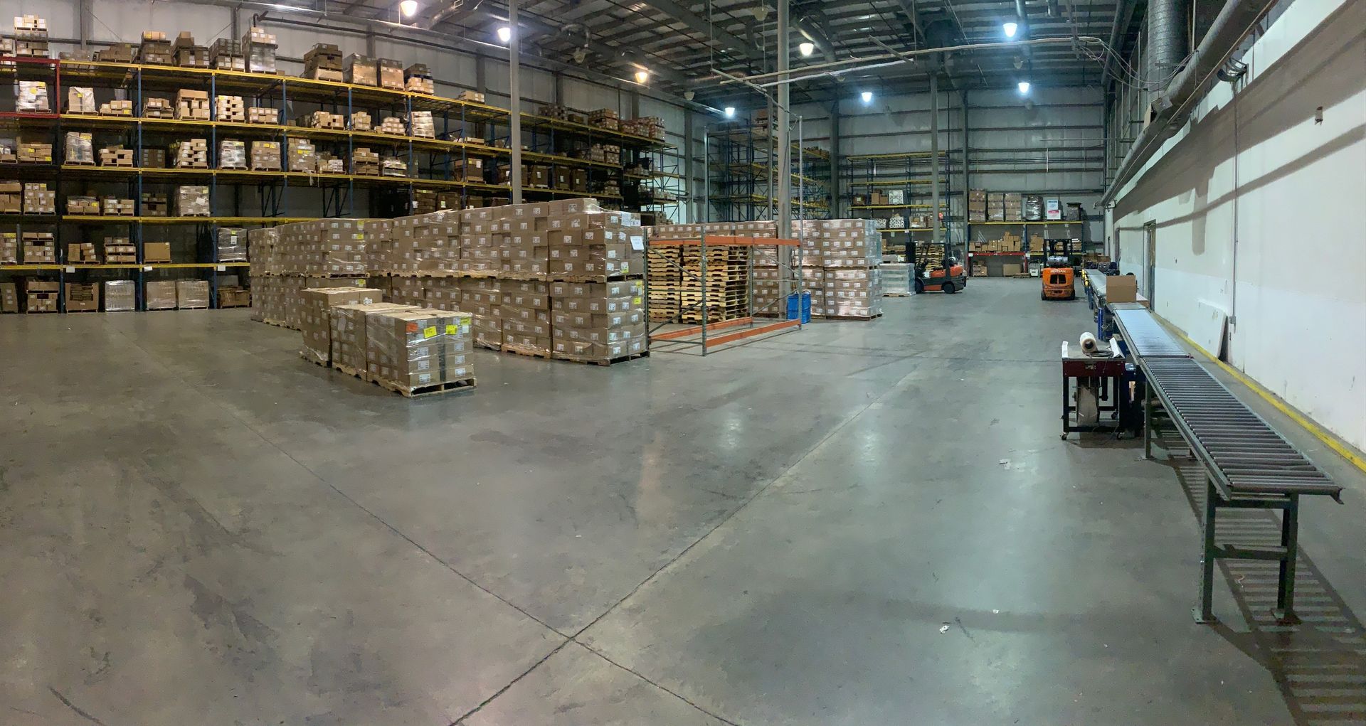 Packaging Company in Greene County, VA: A large warehouse filled with lots of boxes and shelves