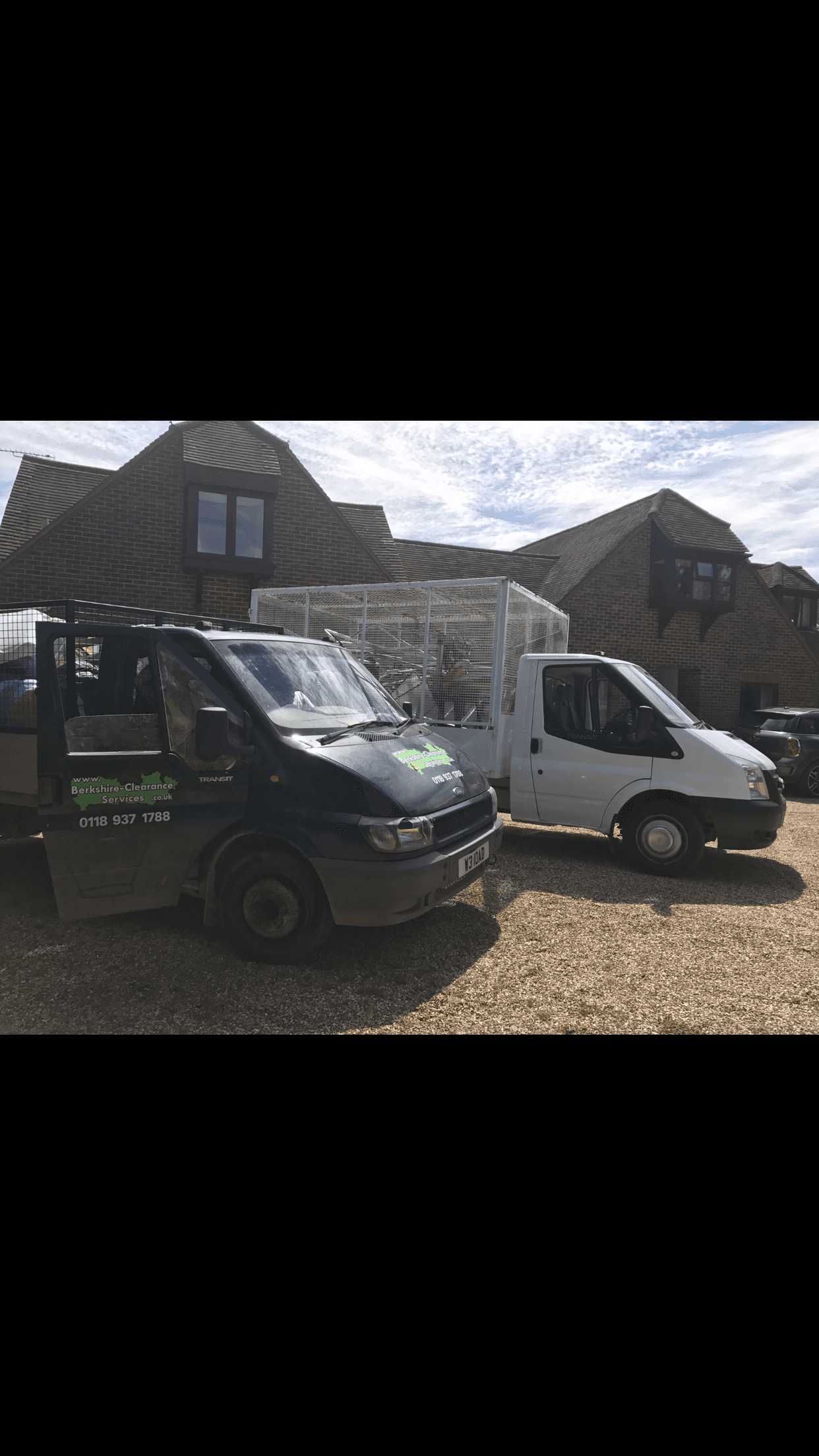 FORD TRANSIT 3.5 TONNE COLLECTION VEHICLE AT A HOISE CLEARANCE IN HENLEY BERKSHIRE CLEARANCE SERVICES