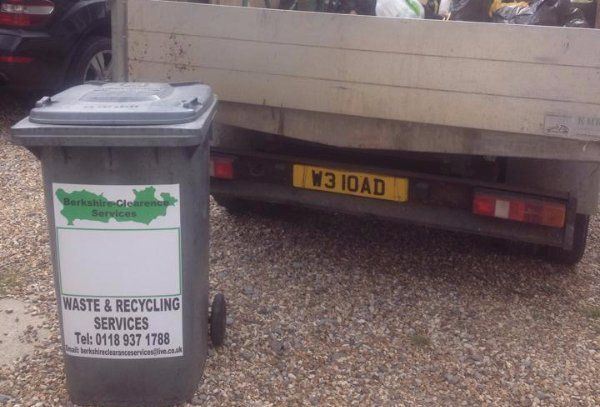 WHEELIE BINS EMPTIED IN READING TOWN CENTRE