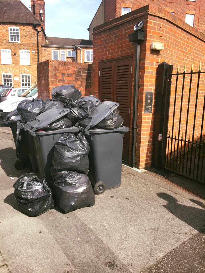 OVERFLOWING WHEELIE BINS IN READING TOWN CENTRE 