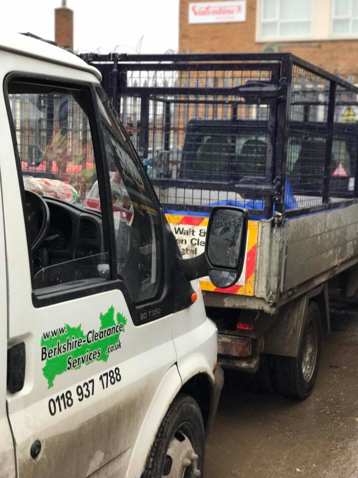 BERKSHIRE CLEARANCE SERVICES CAGED VEHICLE FOR SAME DAY WASTE COLLECTIONS