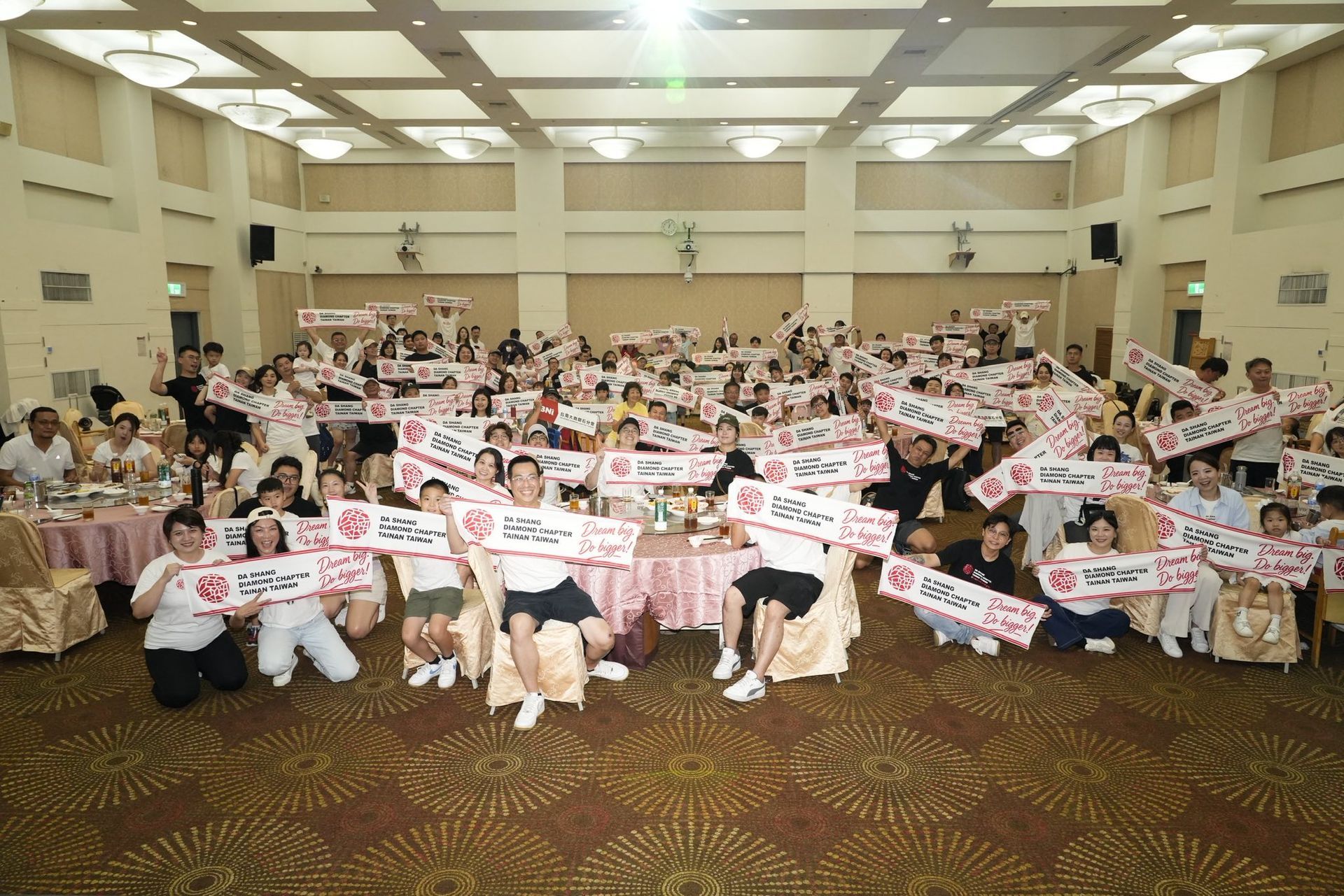 壯觀毛巾海全體大合照