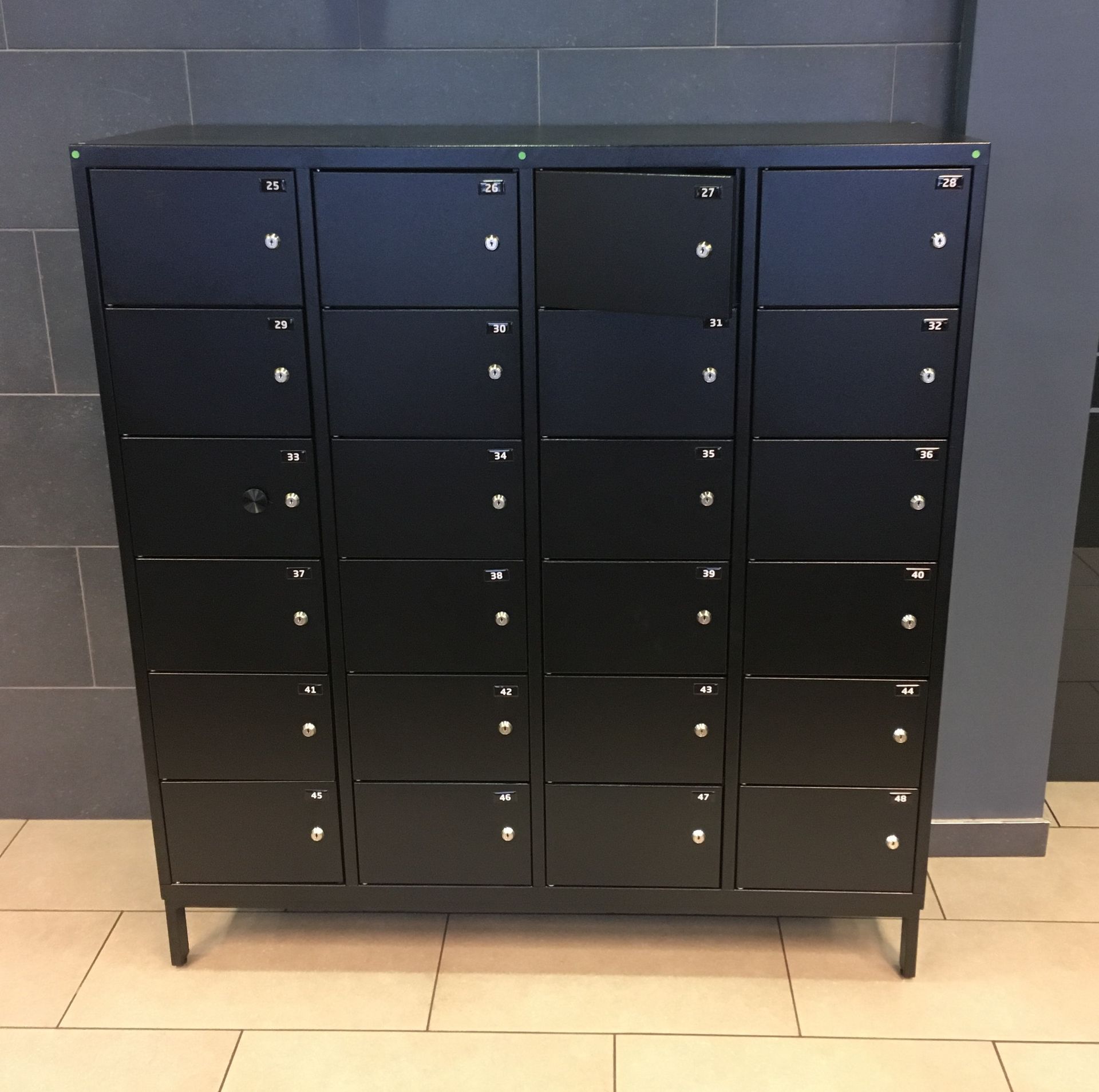 Metalinė daiktų saugojimo spinta