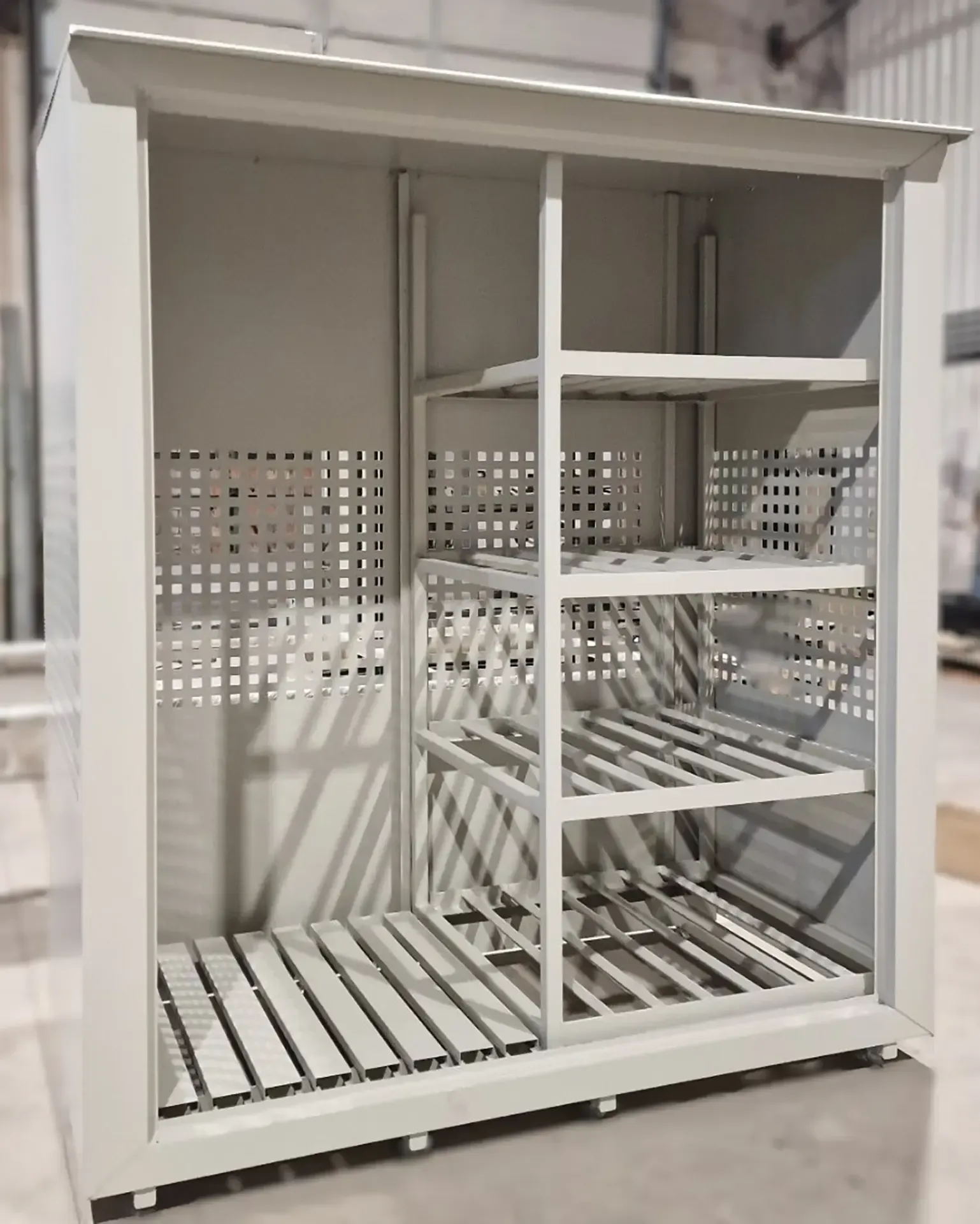 Metalinė spinta  duju balionams / sandėliukas