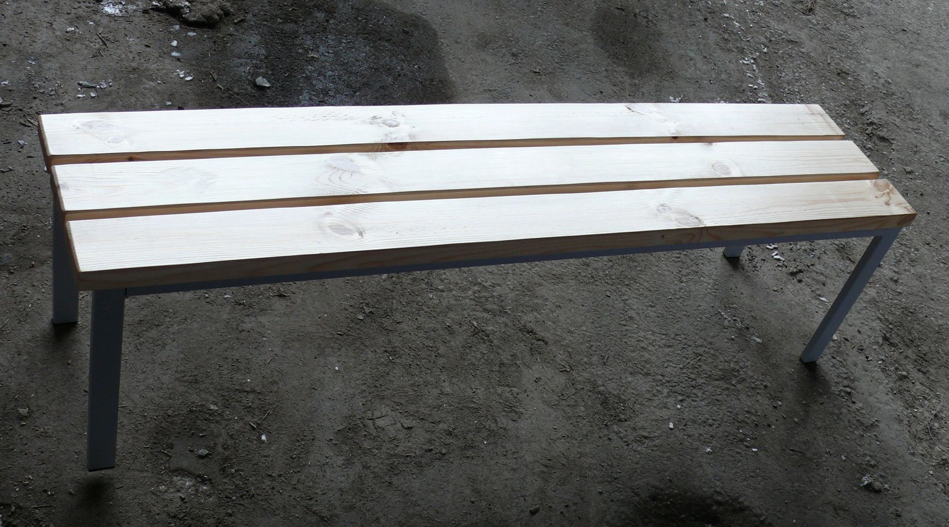 Metalinių baldų konstrukcijos