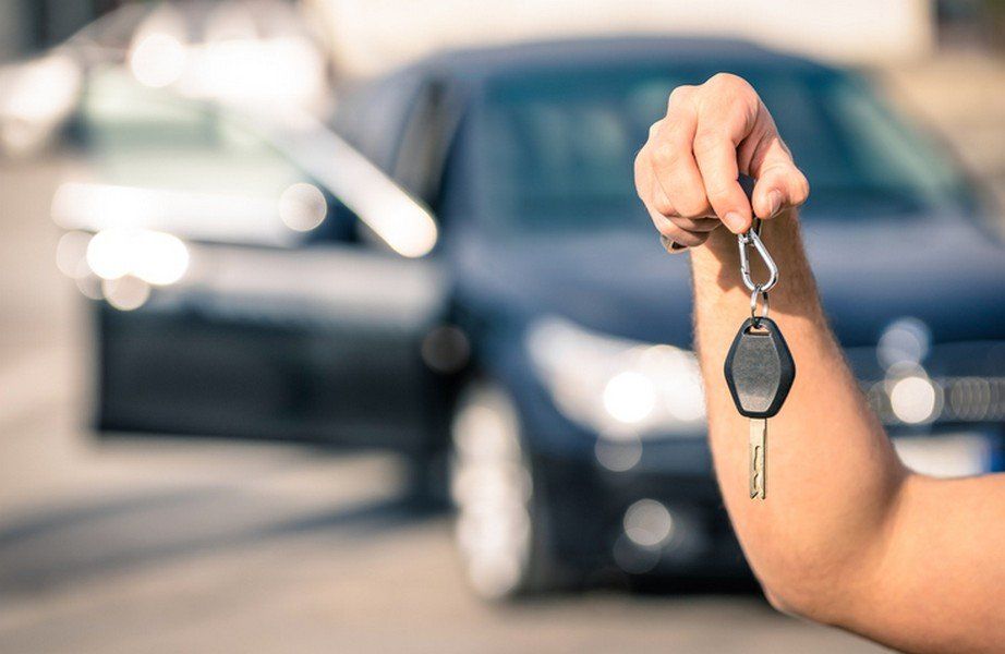 Man's Hand Holding Modern Car Keys – Commerce, CA – Roca Lock & Key