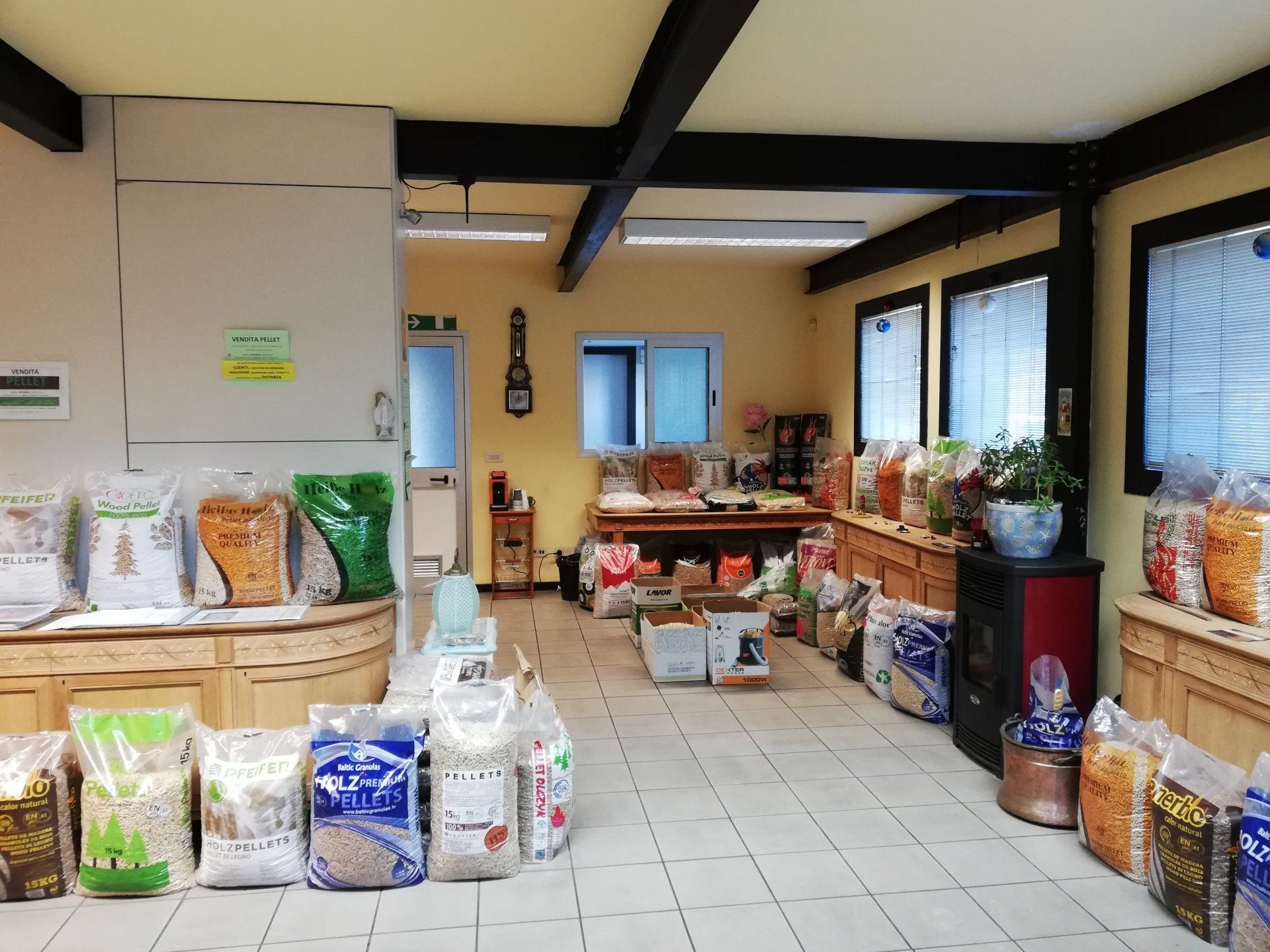 Toccare il pellet con mano