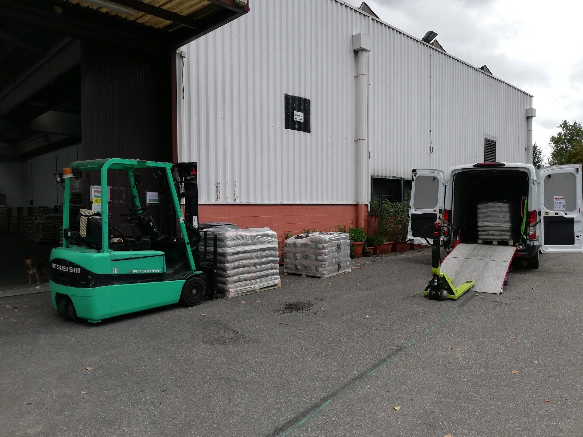 Movimentazione di pancali di pellet