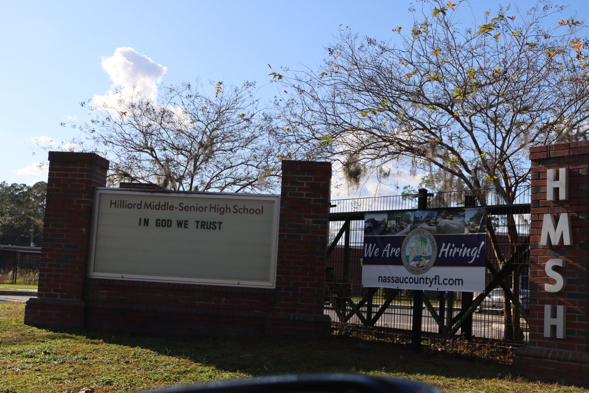 A sign that says hms on it