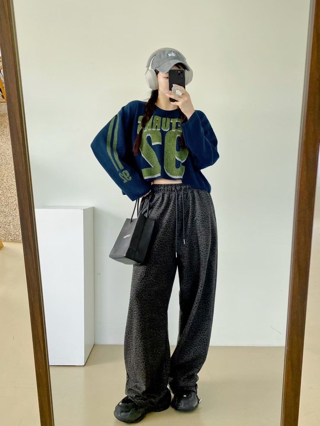 短版寬鬆薄針織上衣