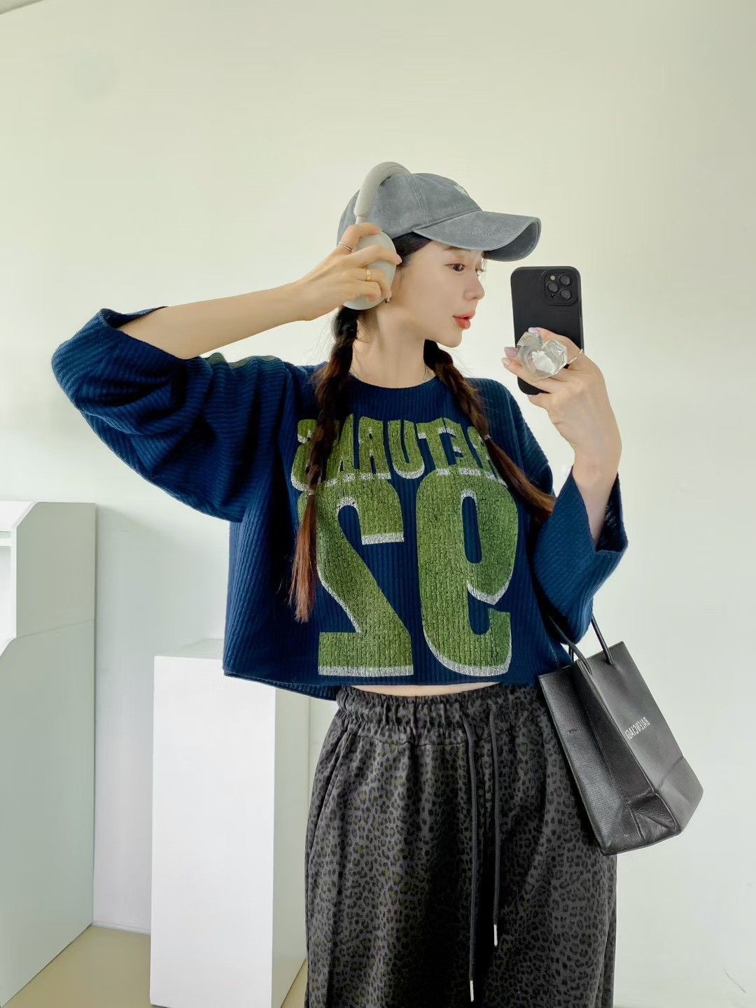 短版寬鬆薄針織上衣