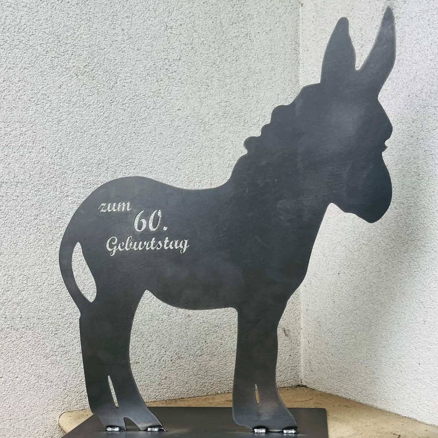 Schwarze Metall-Esel-Silhouette mit der Aufschrift 
