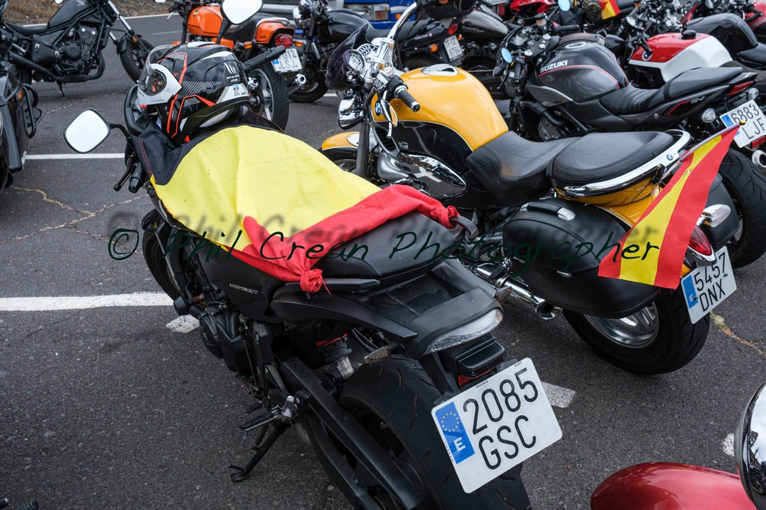 A motorcycle with a license plate that says 2085 gsc