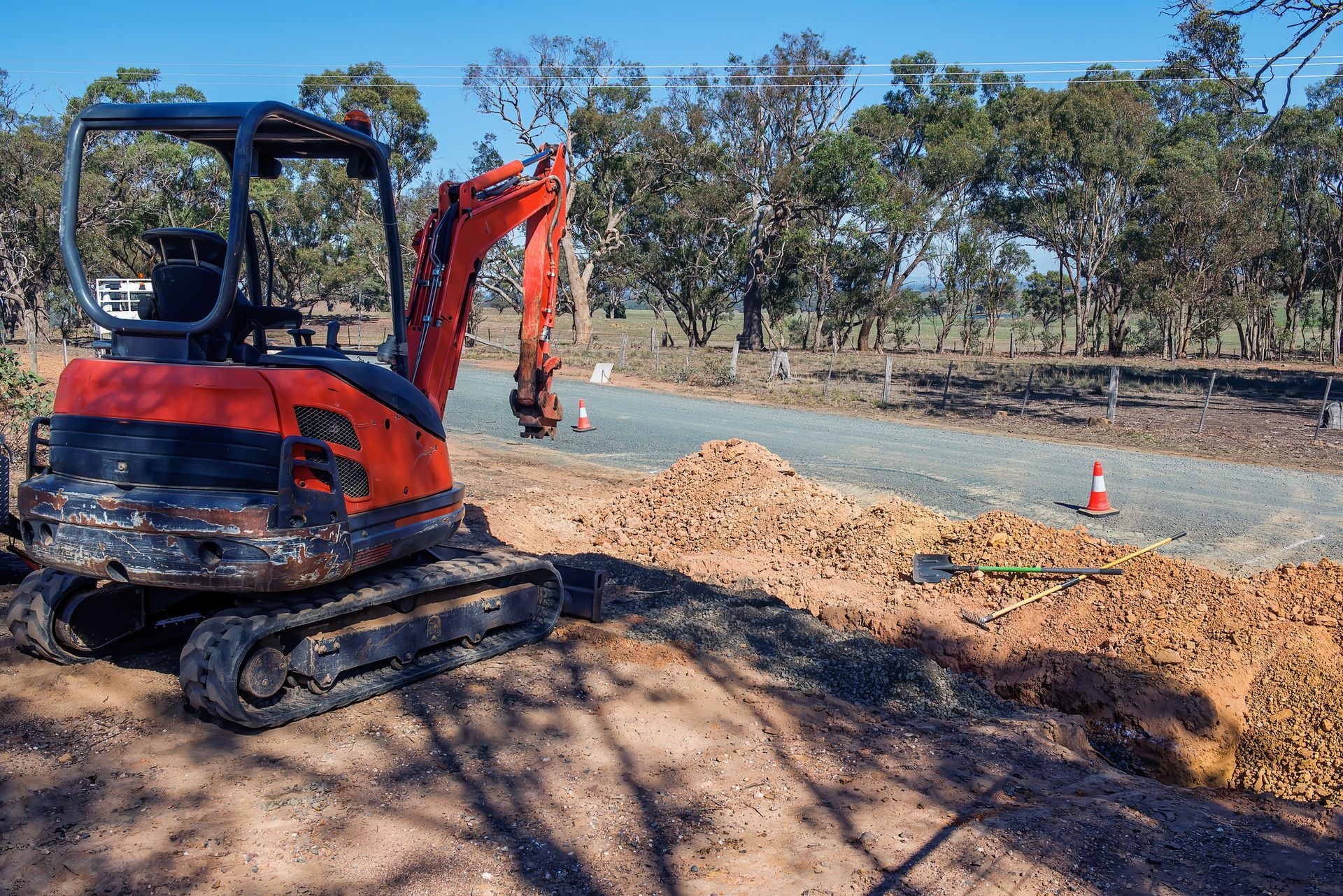 Digging Sideway — Dubbo, NSW — Dig Everywhere Earthmoving