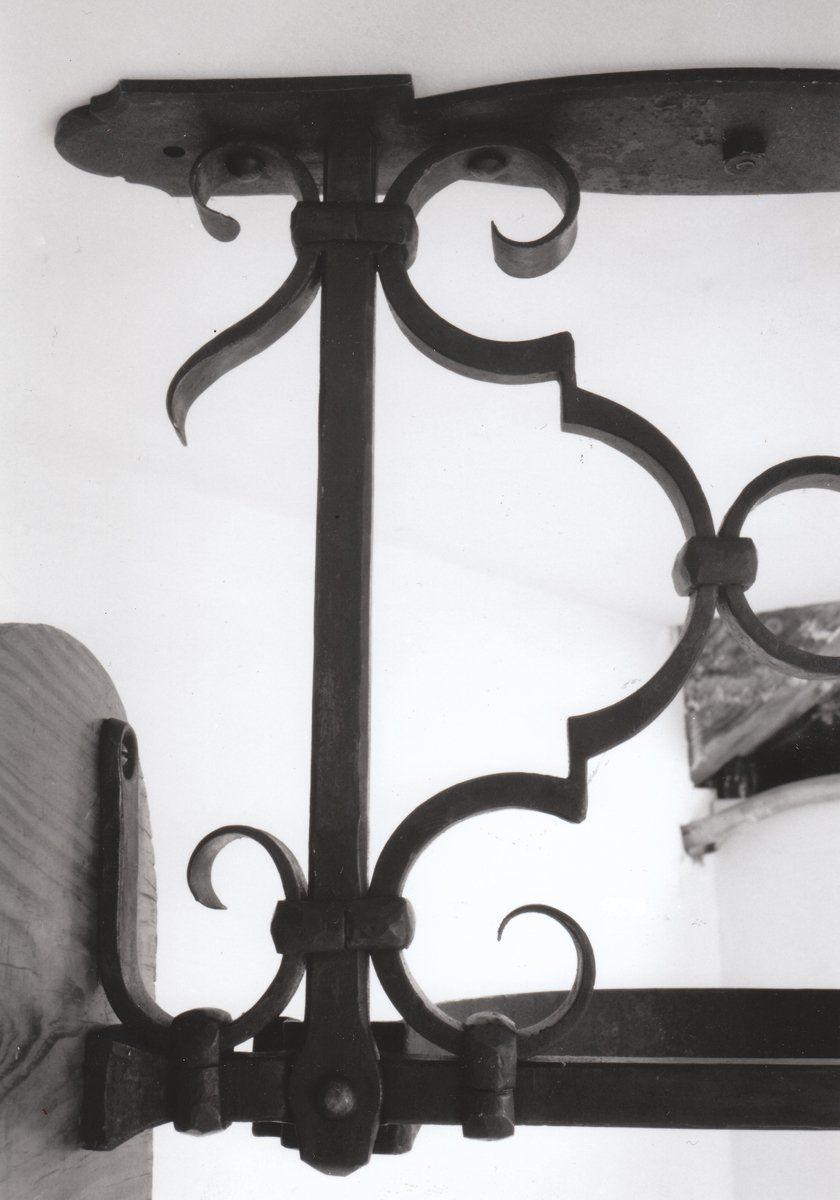 designer hand forged iron potrack detail