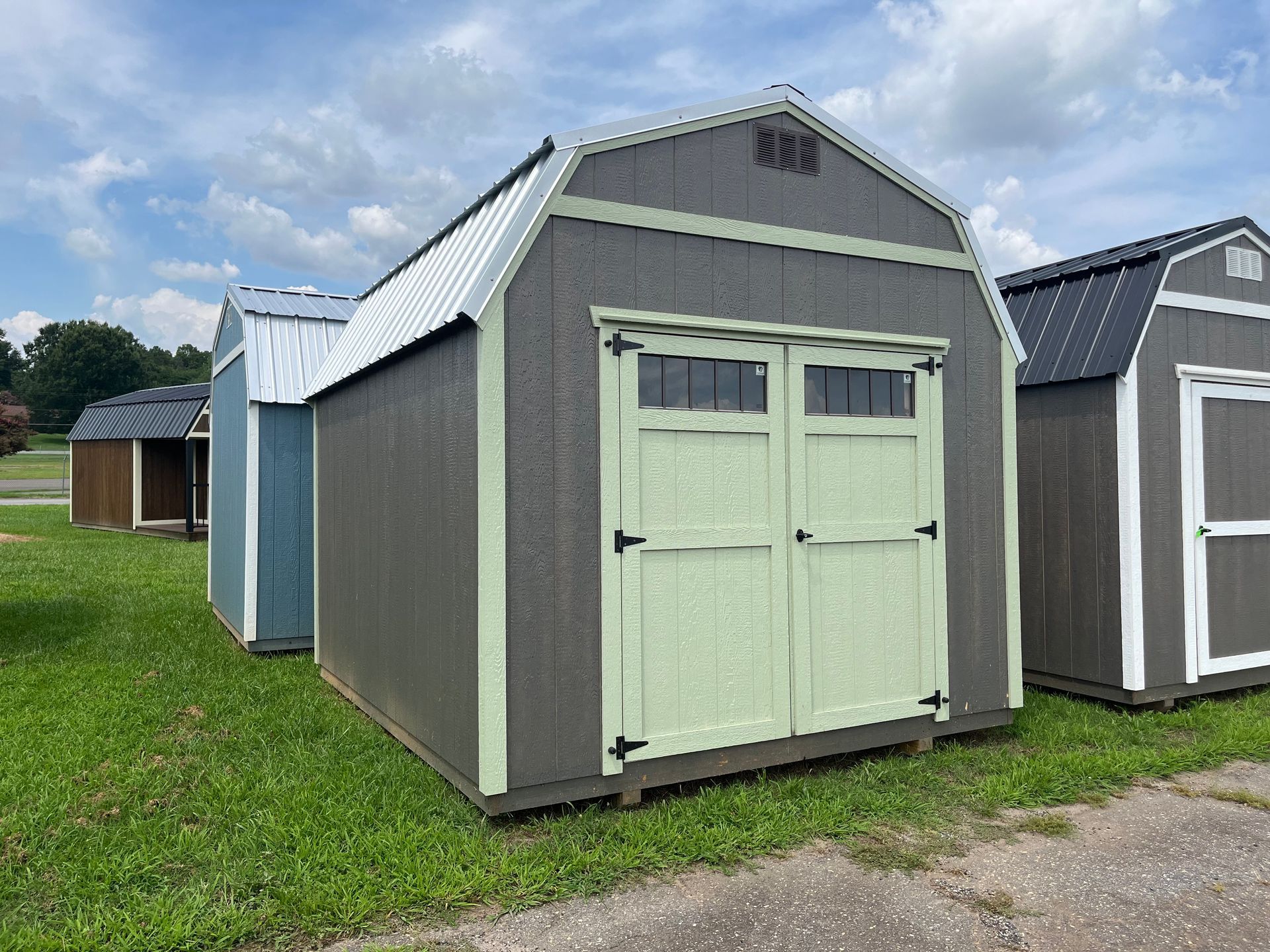 10x12 Lofted Barn w/electic