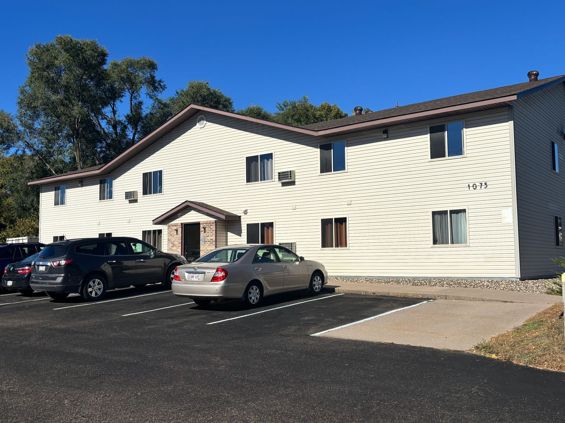 1073 &1075 East Cascade