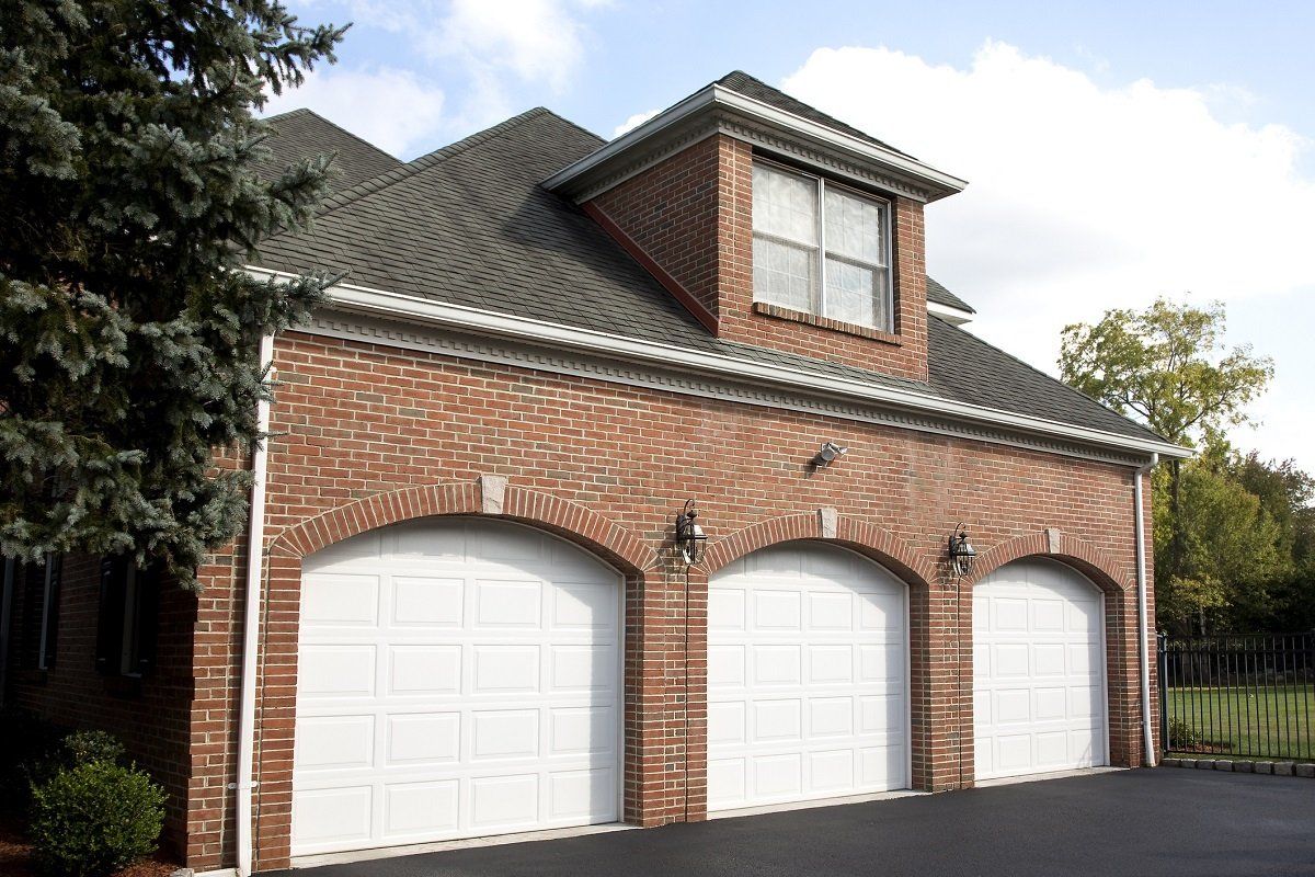 House | Oxford, CT | Superior Overhead Door