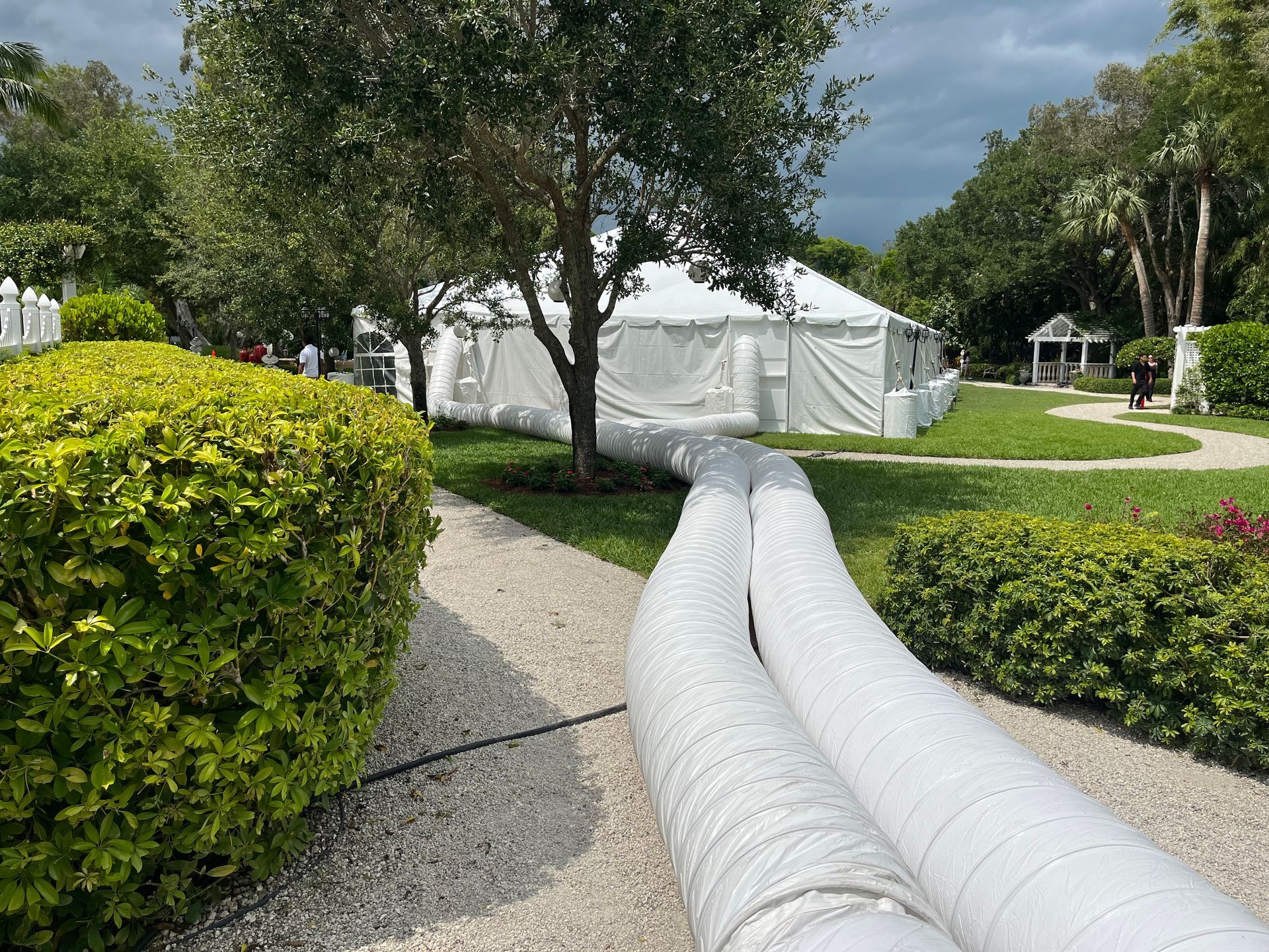 Outdoor event with air temperature control