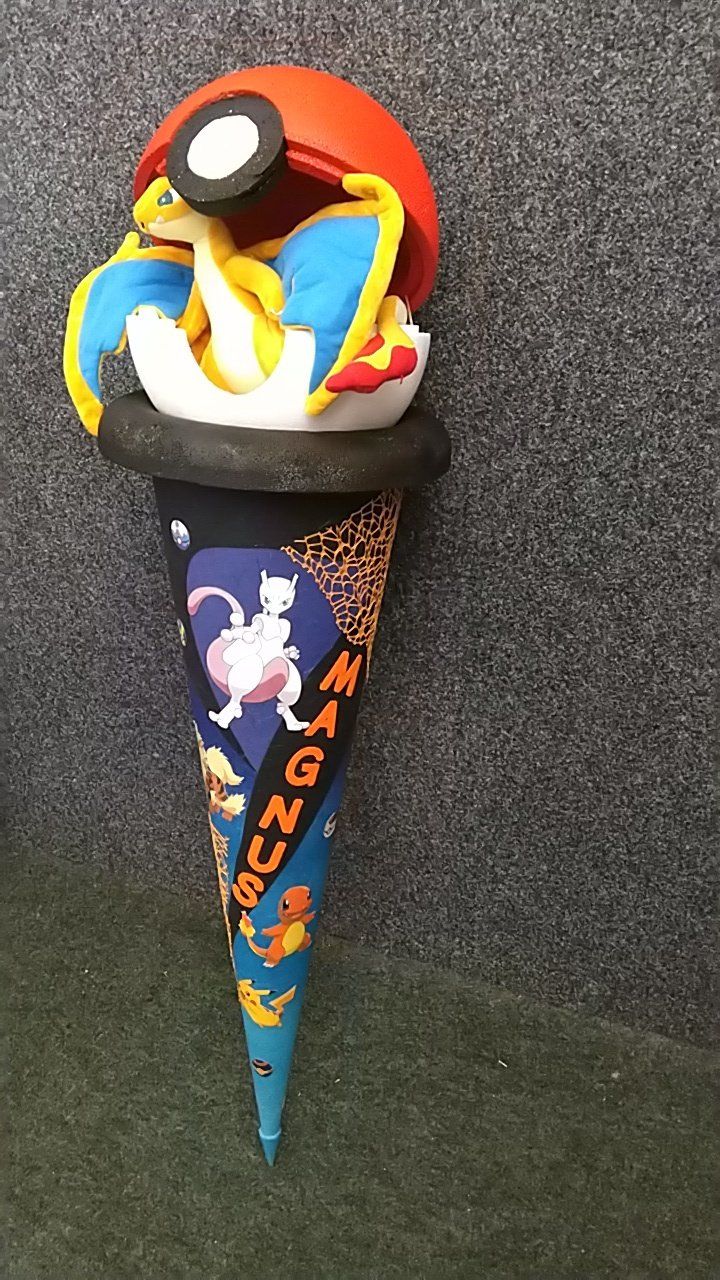 Eine Eistüte mit einem Pokémon obendrauf.