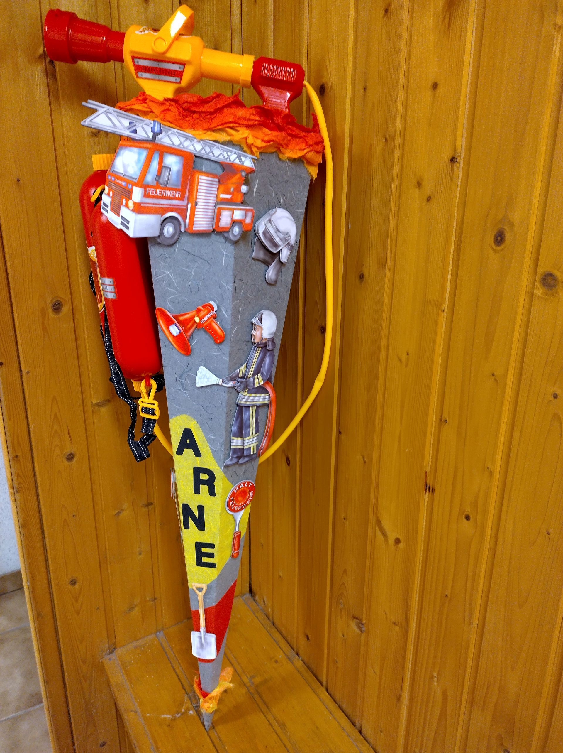 Ein Kegel mit dem Namen Anne darauf