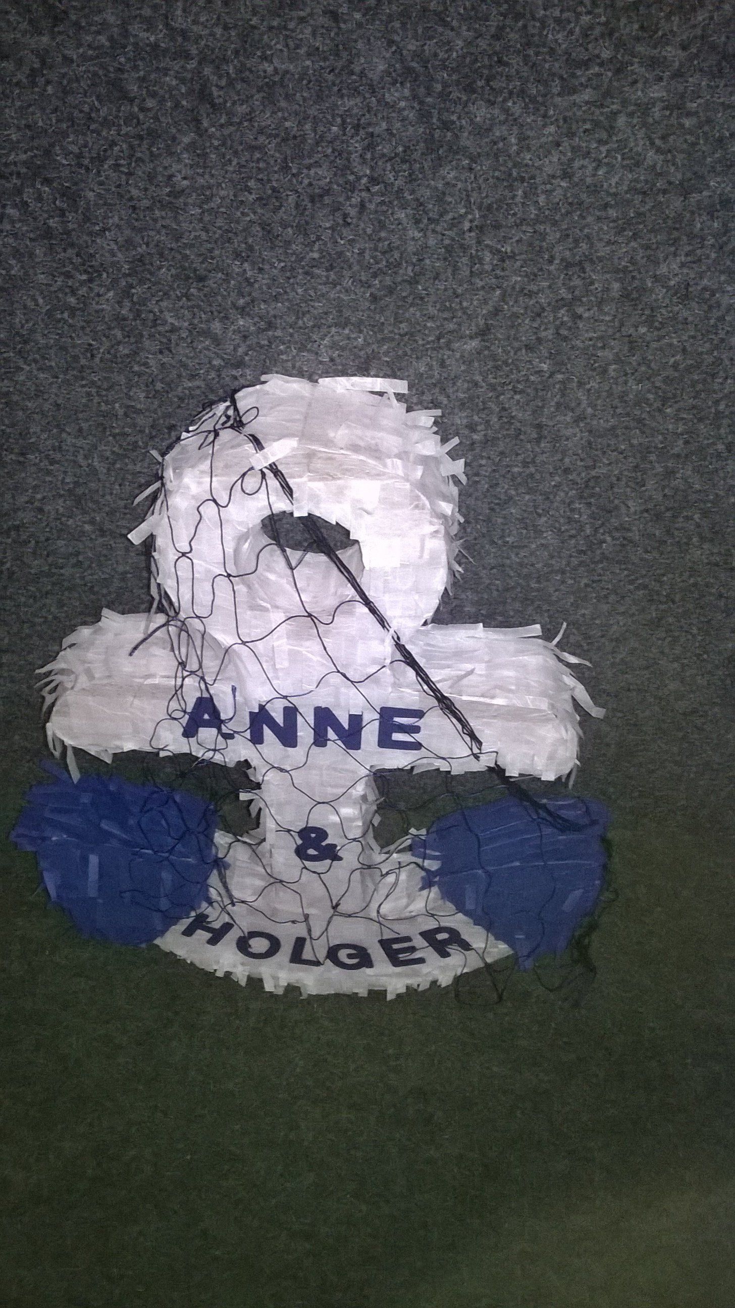 Eine Nahaufnahme eines Abzeichens mit dem Namen Anne darauf.