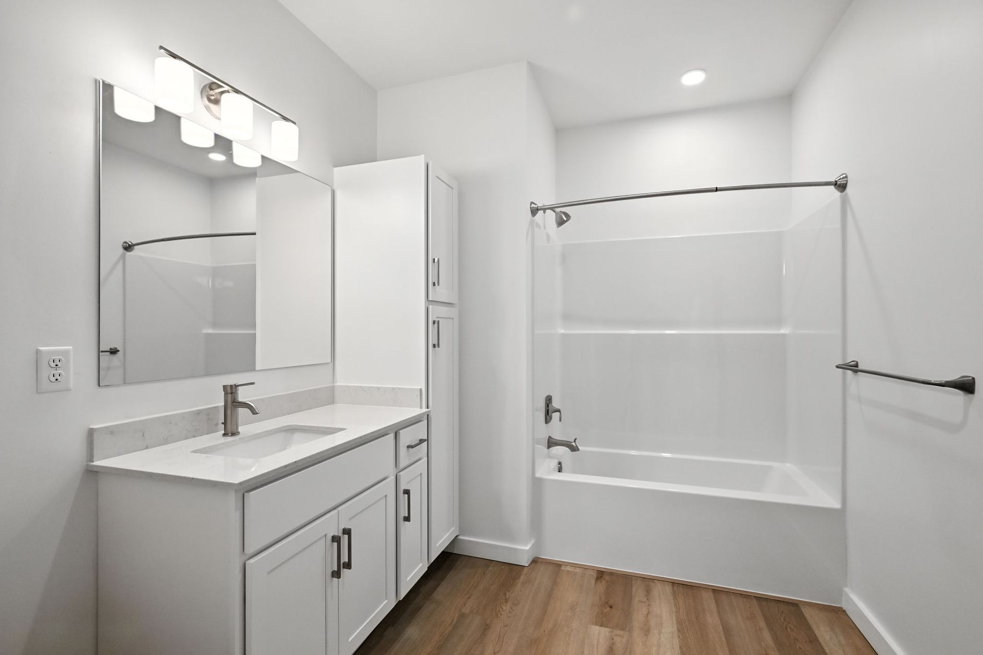 One Bedroom Bathroom