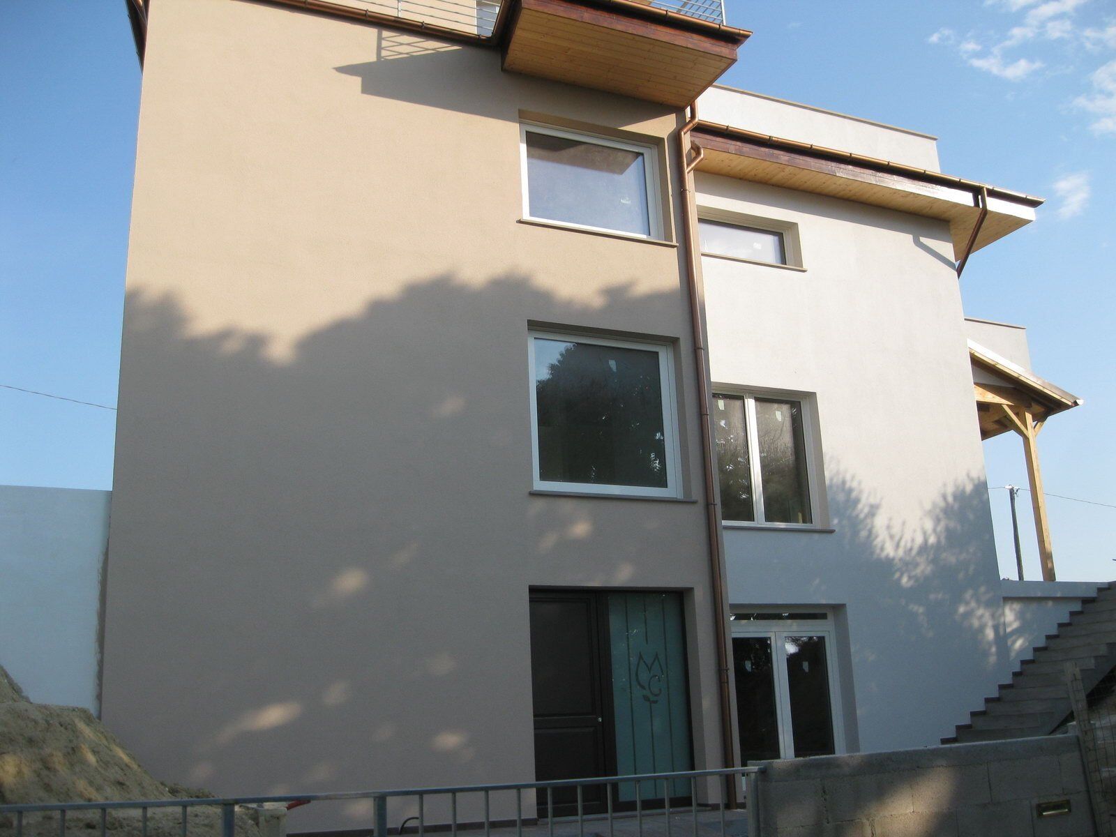 palazzina con prospetto restaurato