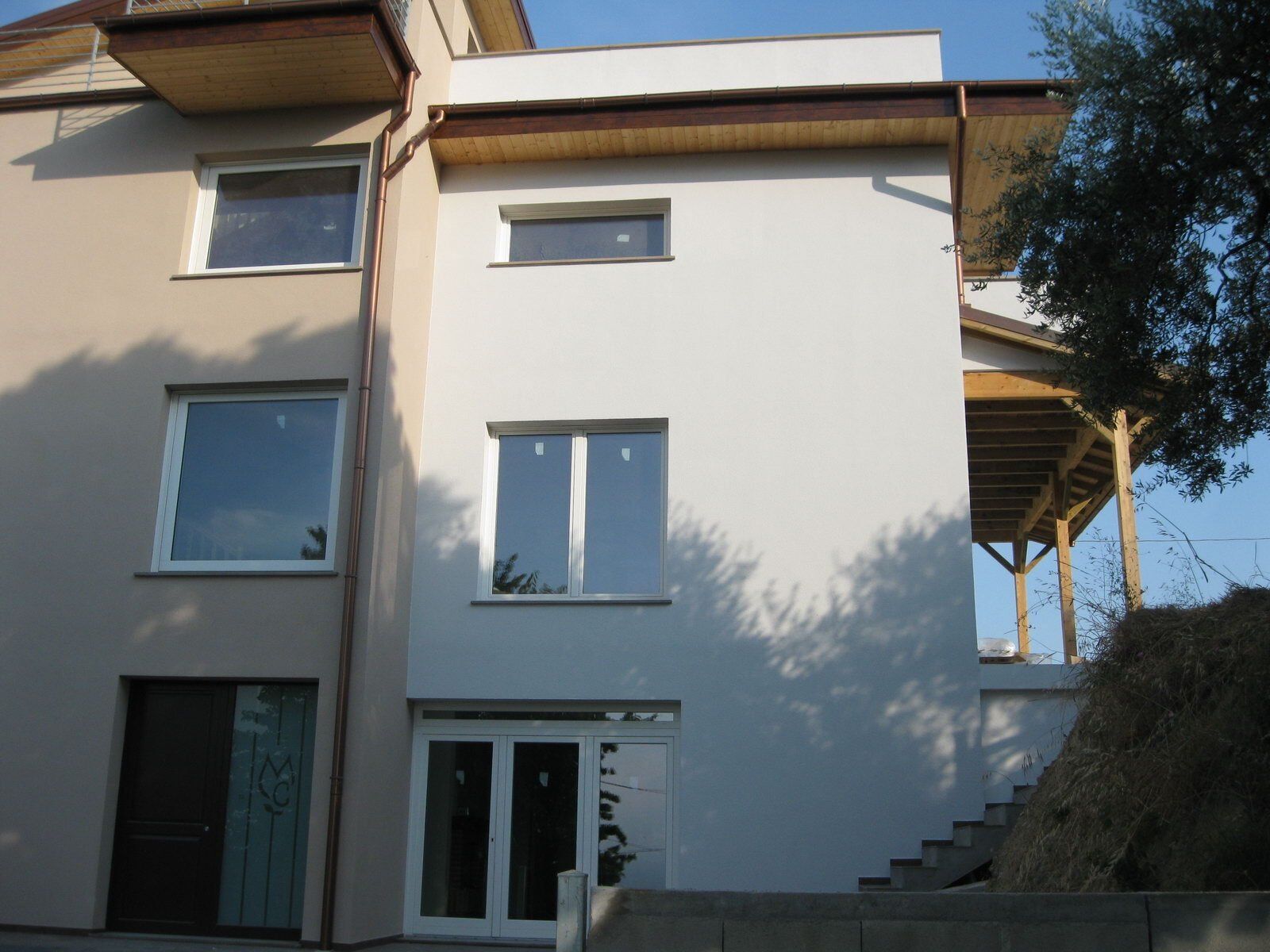 complesso condominiale con prospetto ristrutturato