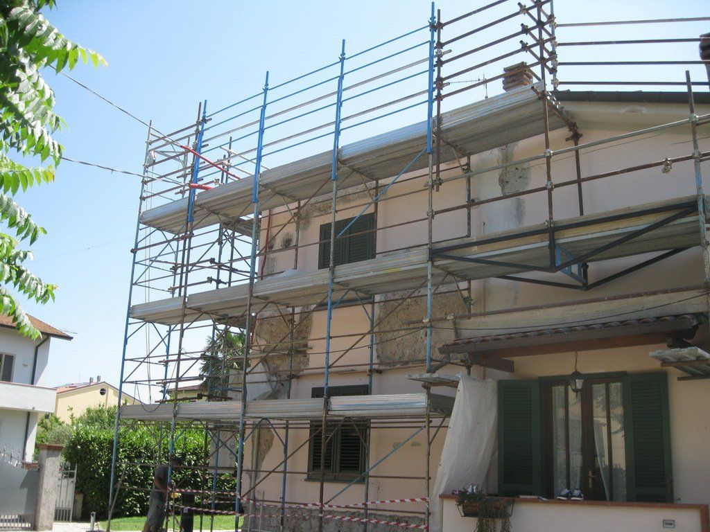 montaggio impalcatura per lavori ad alta quota