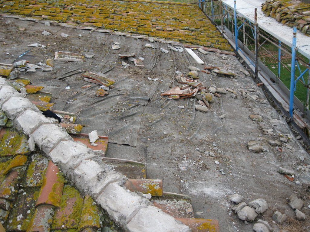 sostituzione impermeabilizzazione sul tetto di una abitazione