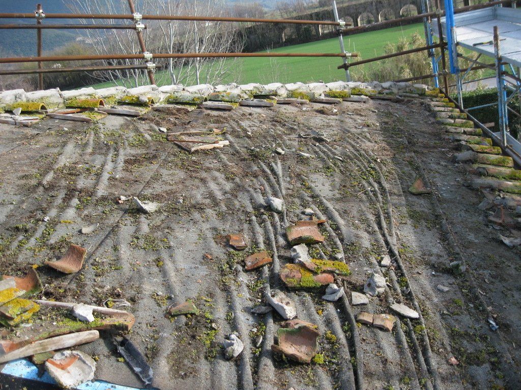 intervento edile sul tetto di una abitazione