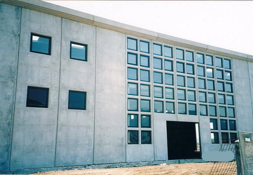 palazzo industriale dopo rifacimento edile