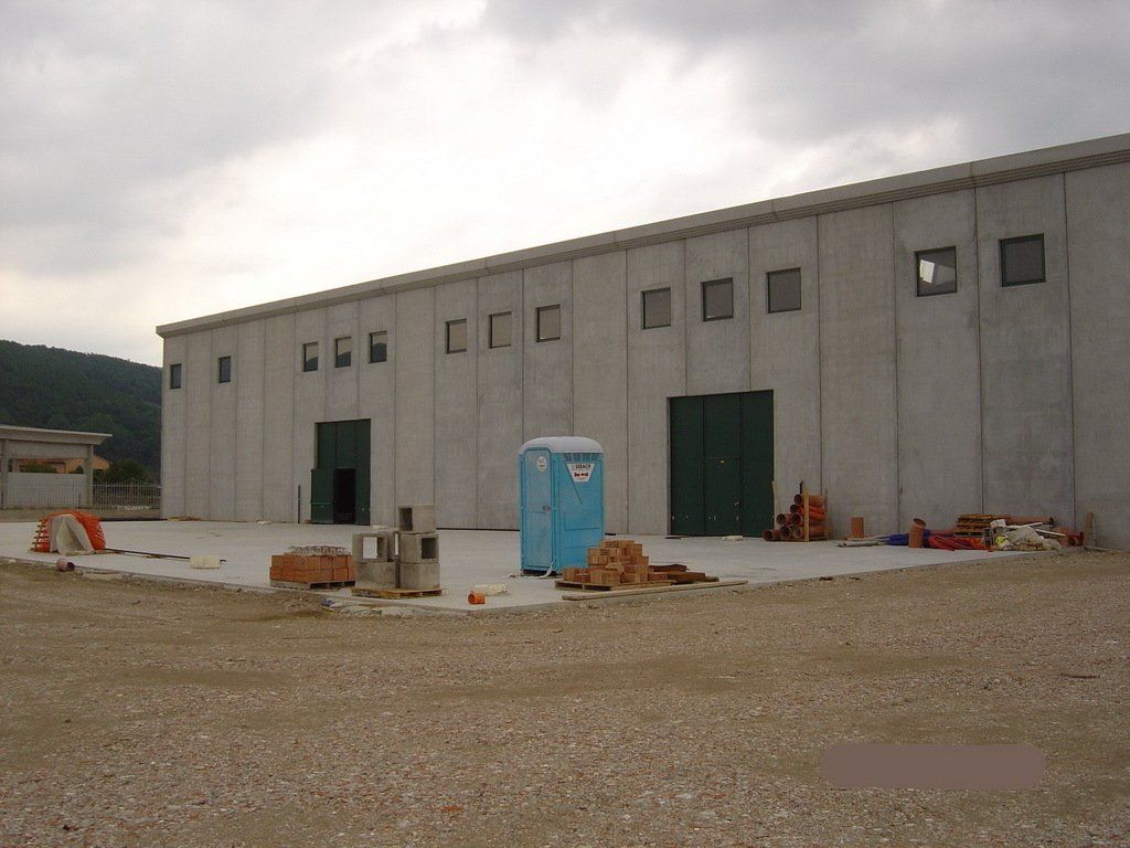 edificio industriale durante un'opera di ristrutturazione