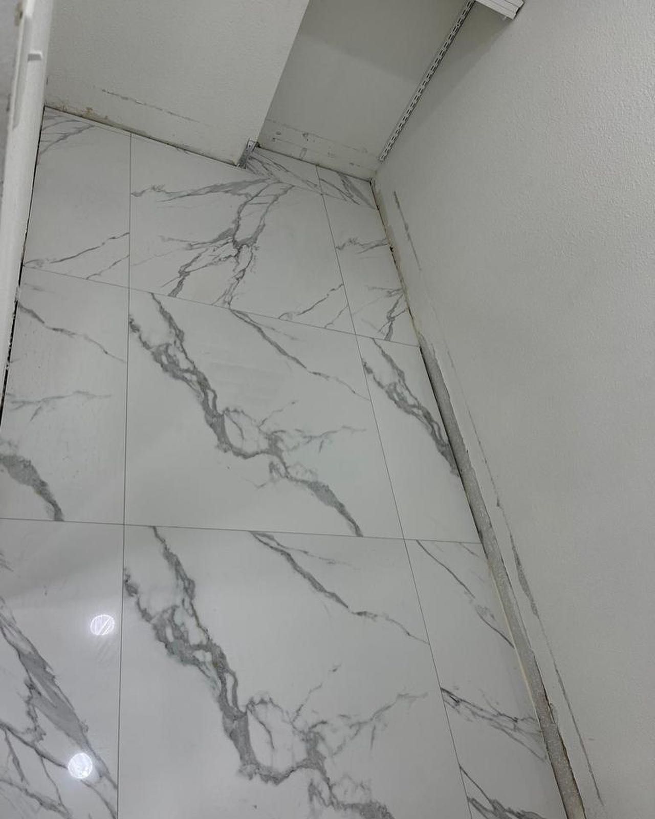 White Marble Floor - Tampa, FL - Amnier Flooring