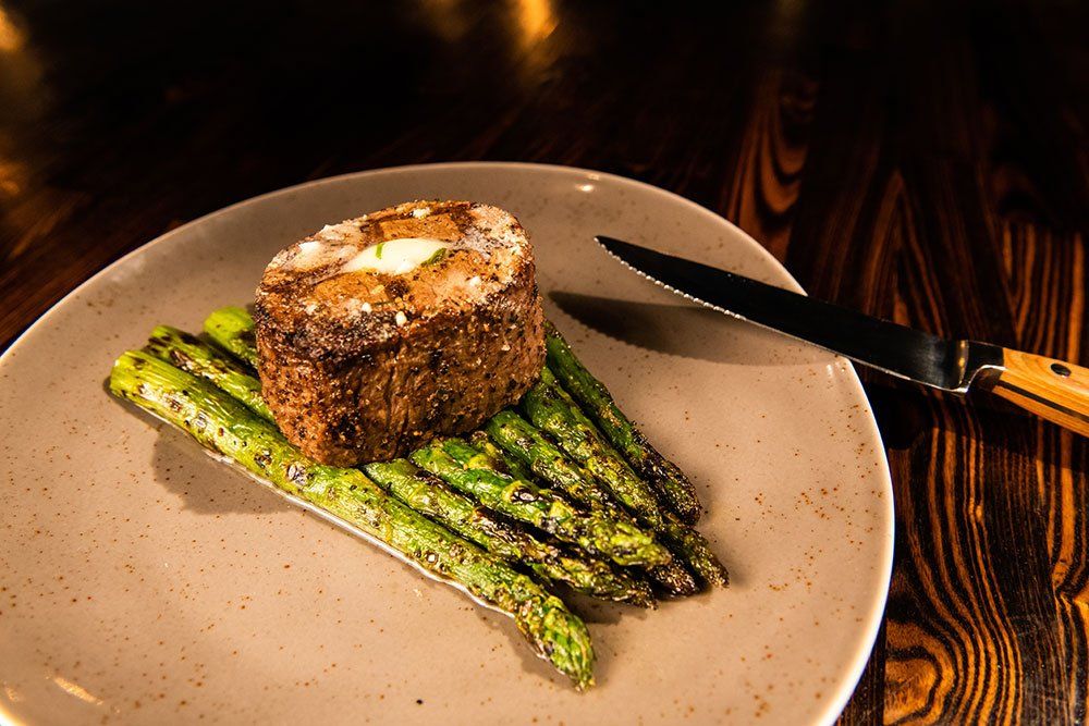 10oz Filet with grilled asparagus