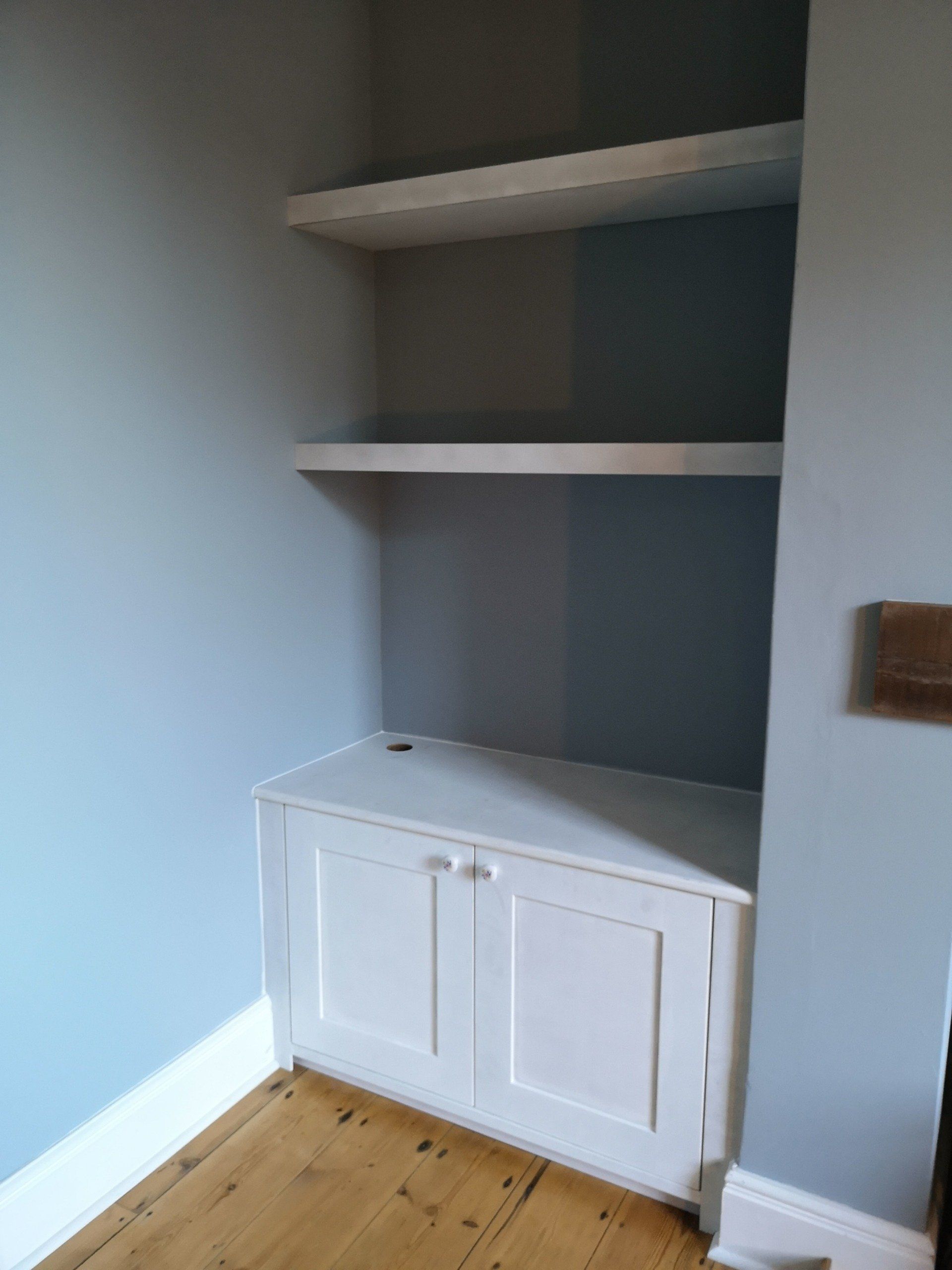 Fitted traditional alcove unit in Bath