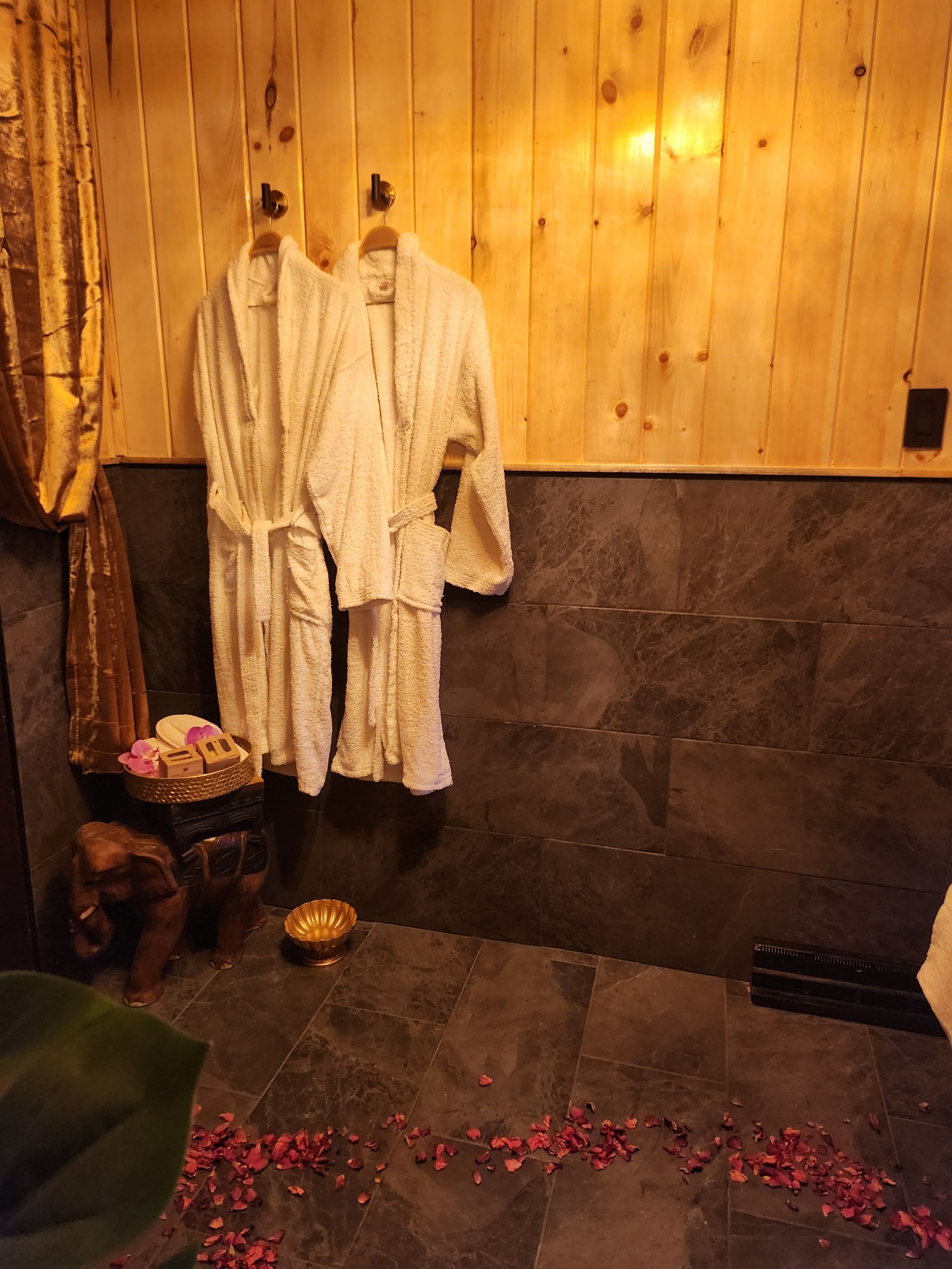 Private Couple’s Lounge Erlanger KY – Romantic spa date night with champagne and chocolate at Sandalwood Wellness & Spa