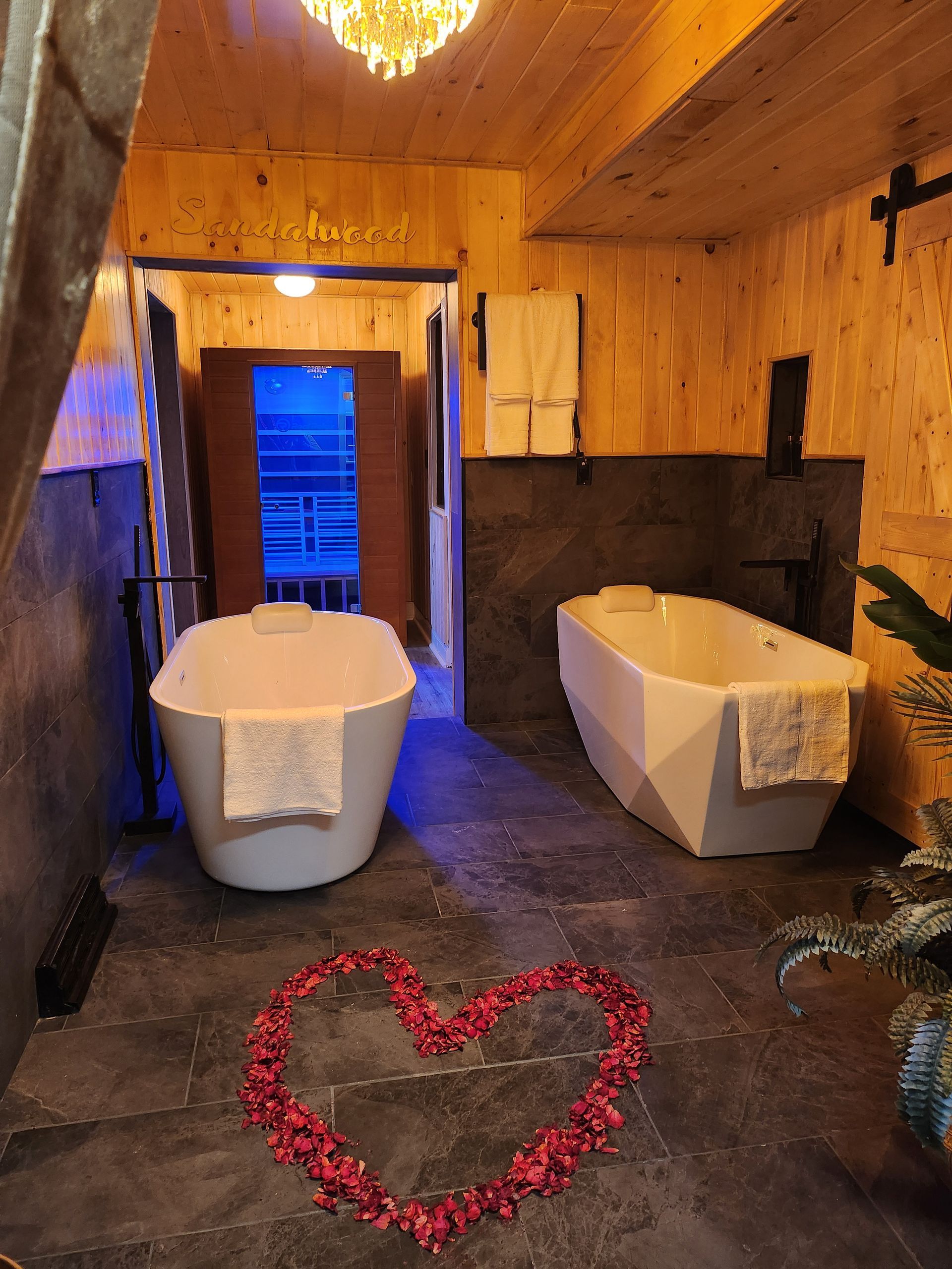 Couples Tub Soak Erlanger KY – Private romantic spa treatment with sauna and champagne at Sandalwood Wellness & Spa