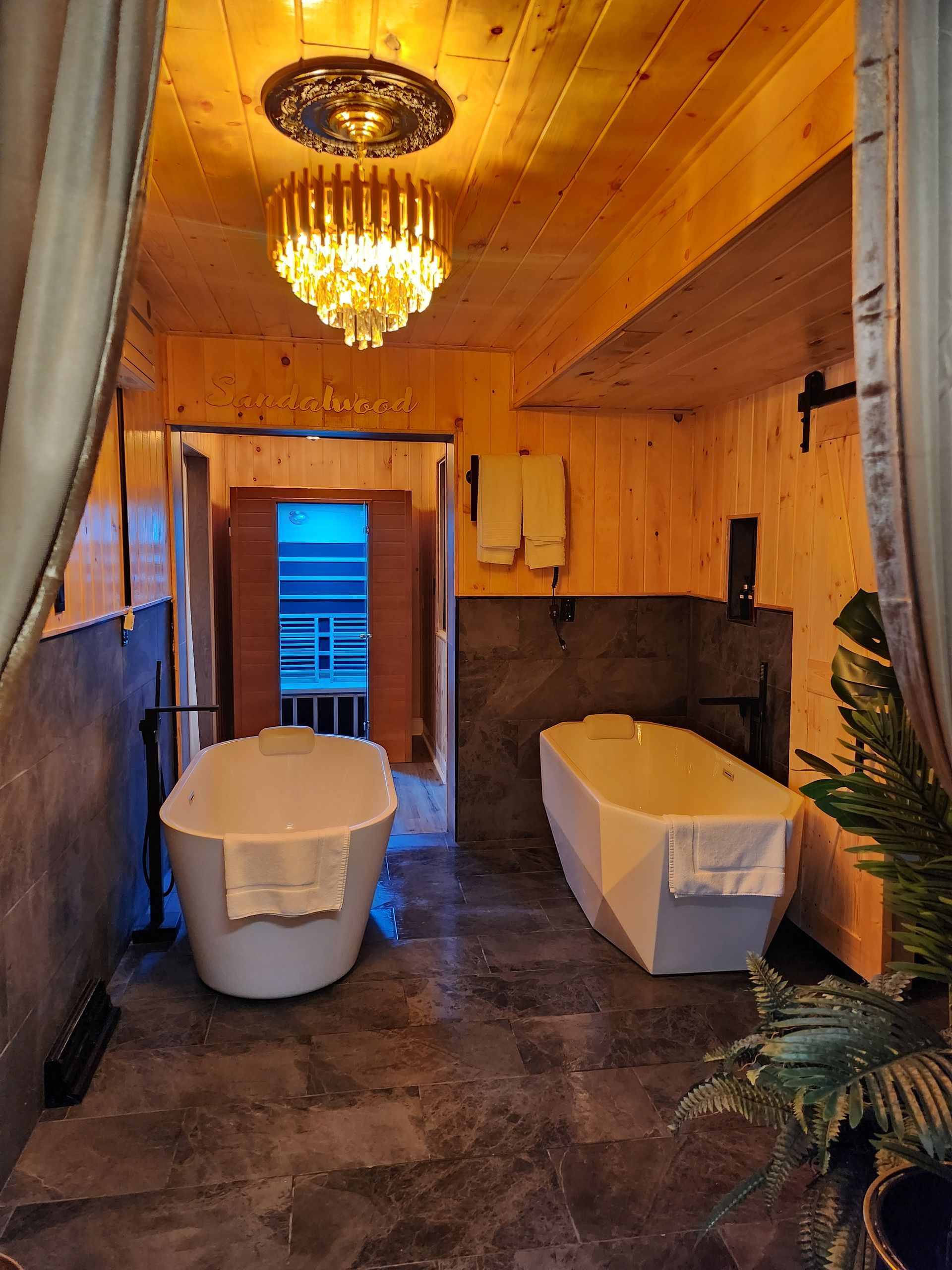 Couples Tub Soak Erlanger KY – Private romantic spa treatment with sauna and champagne at Sandalwood Wellness & Spa