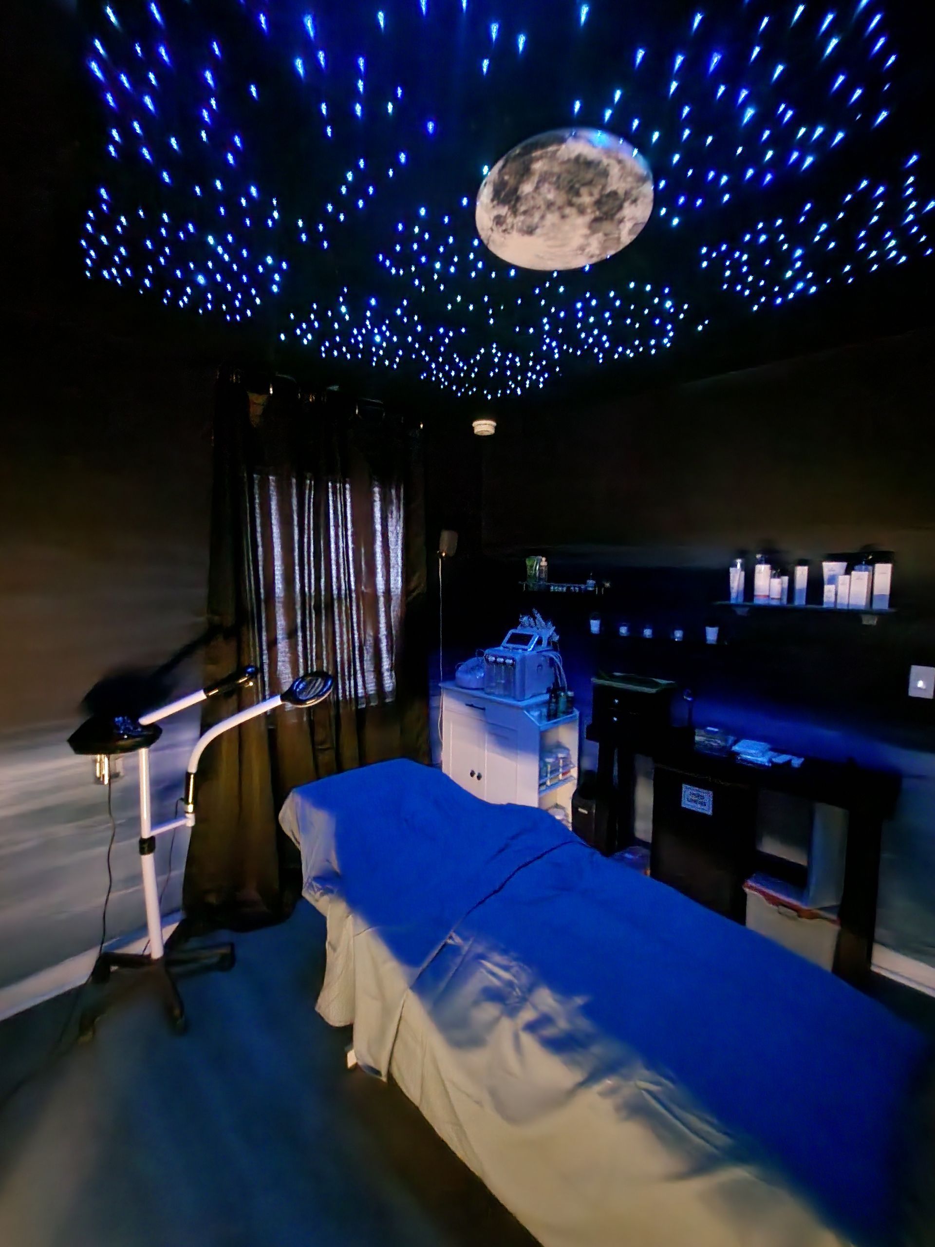 Facial Treatment Room Erlanger KY – Thai-inspired luxury facials and skin rejuvenation at Sandalwood Wellness & Spa.