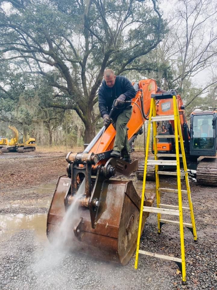 Cleaning Excavator With Power Washer