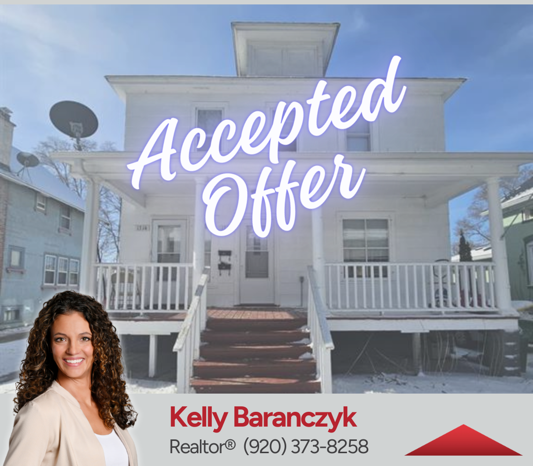 A dining room with a round table and chairs.