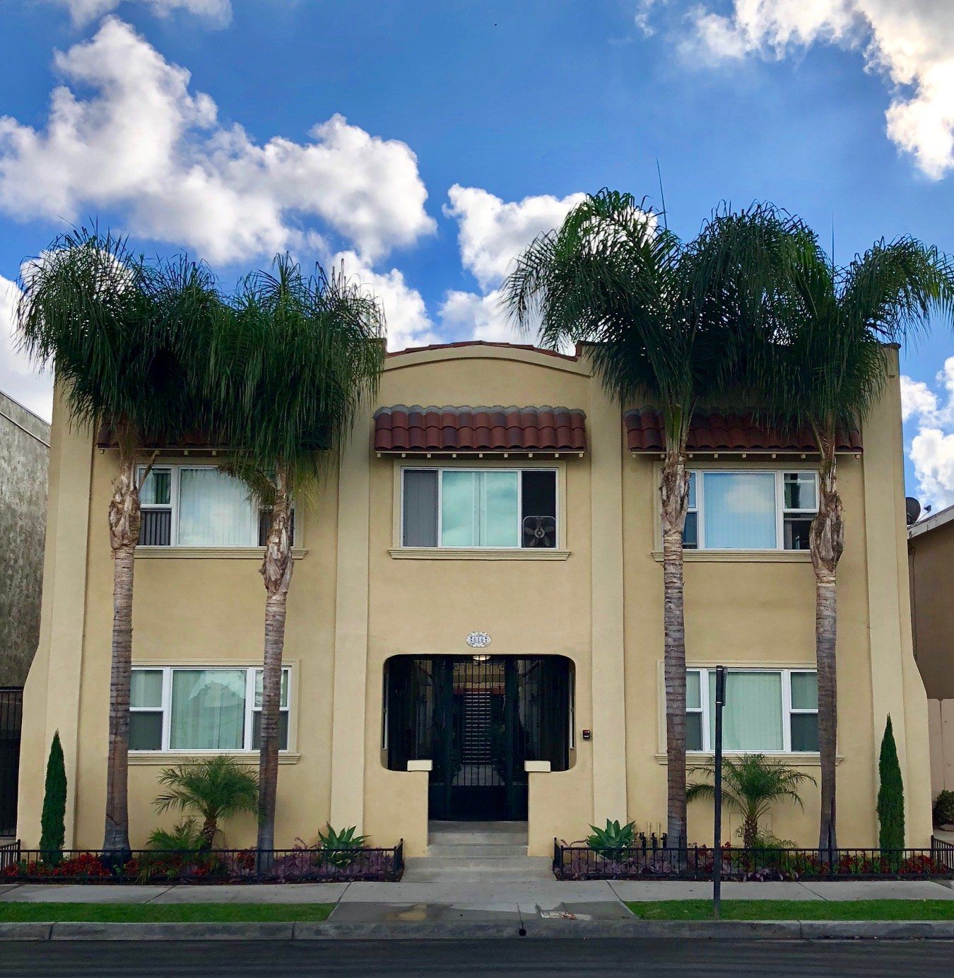 View Available Units at 616 Orange Avenue Apartments in Long Beach, CA