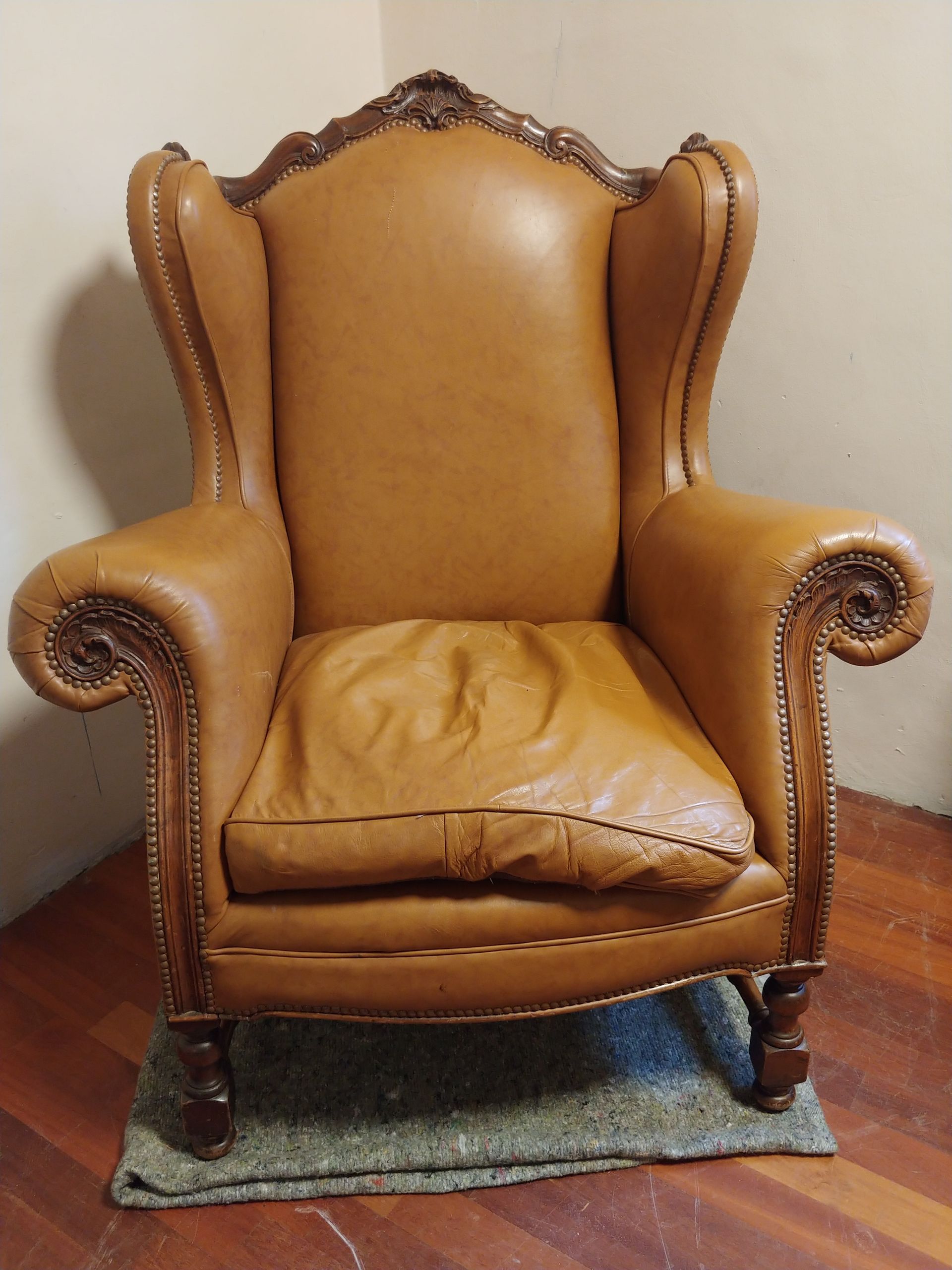 Klassieke oude versleten stoel